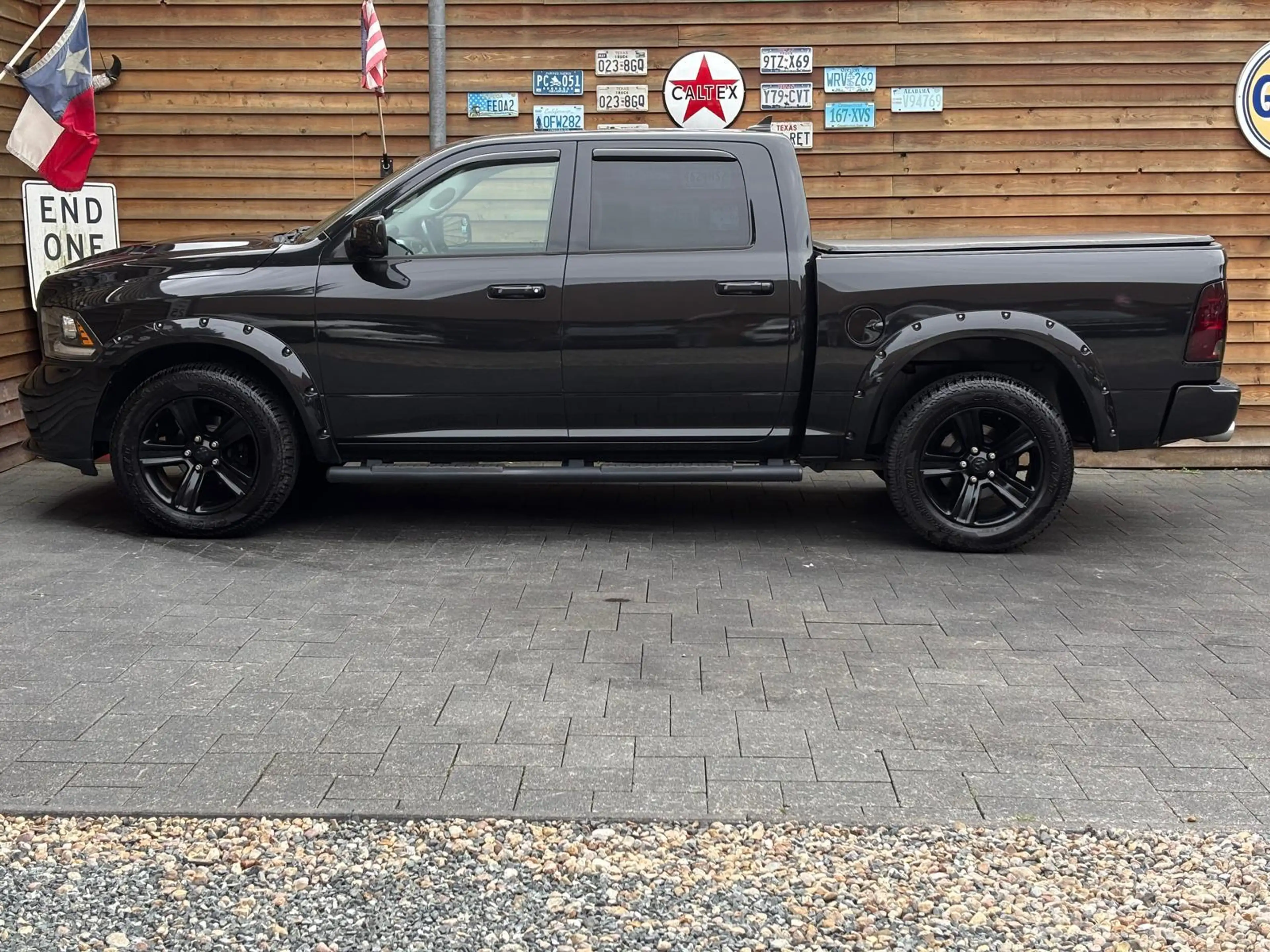 Dodge RAM 1500 Sport Crew Cab 4x4 LPG Navi El. Sitze — photo 10