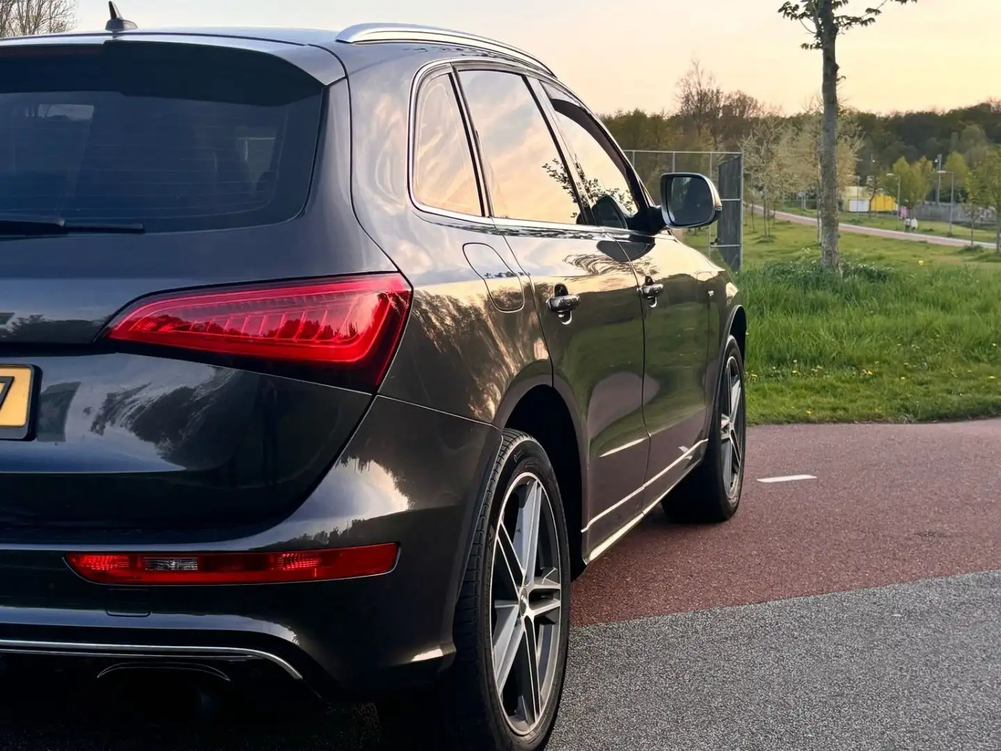 Audi Q5 2.0 TFSI q. Pro L 3xSline full adapt cruise contr Grijs - 2