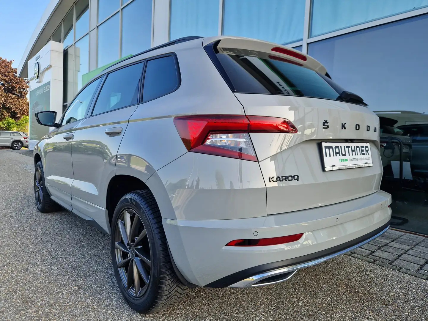 Skoda Karoq Sportline Grau - 2