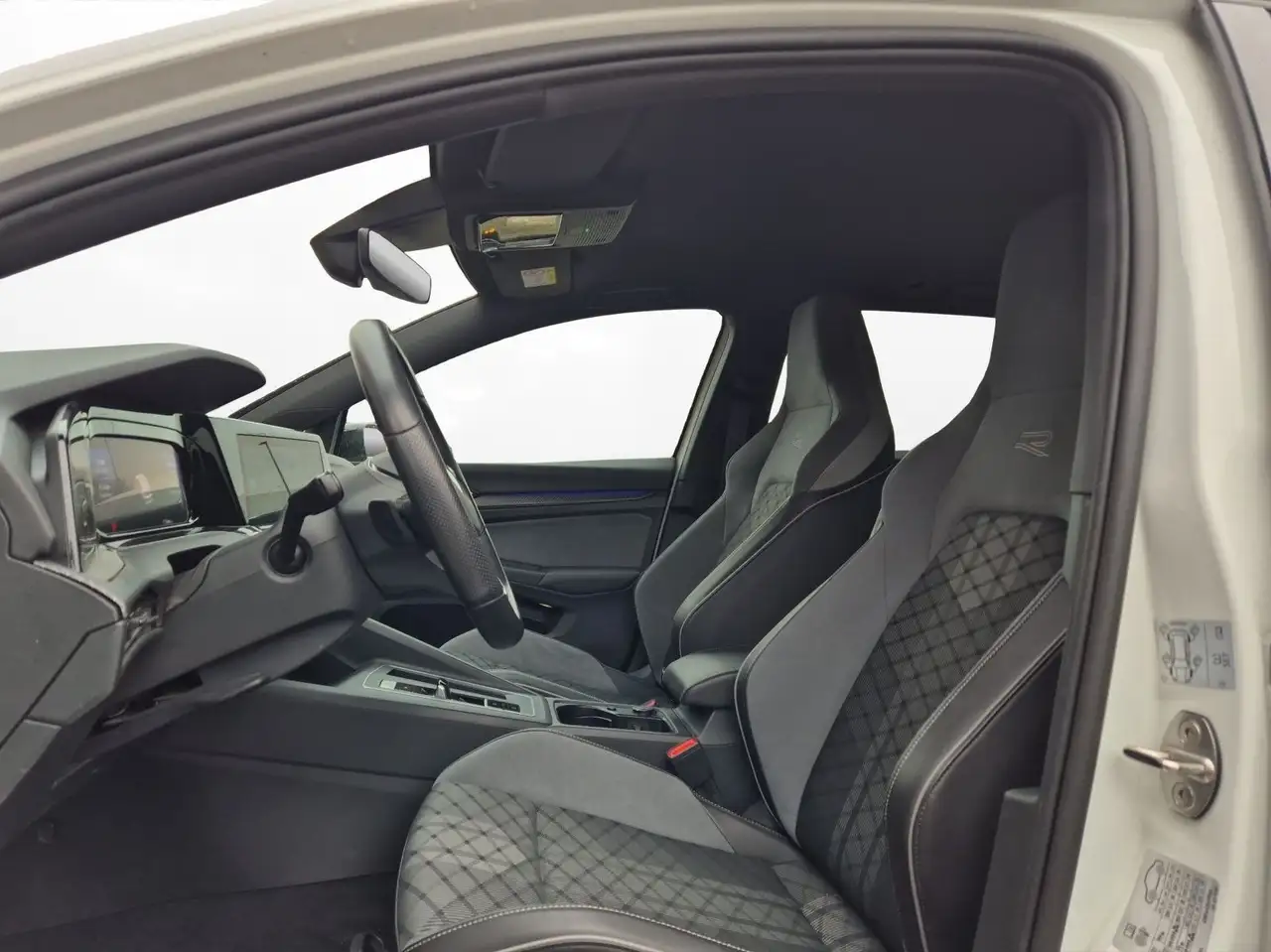 Volkswagen Golf Variant Golf VIII Variant 1.5 eTSI DSG R-Line Navi Black 4