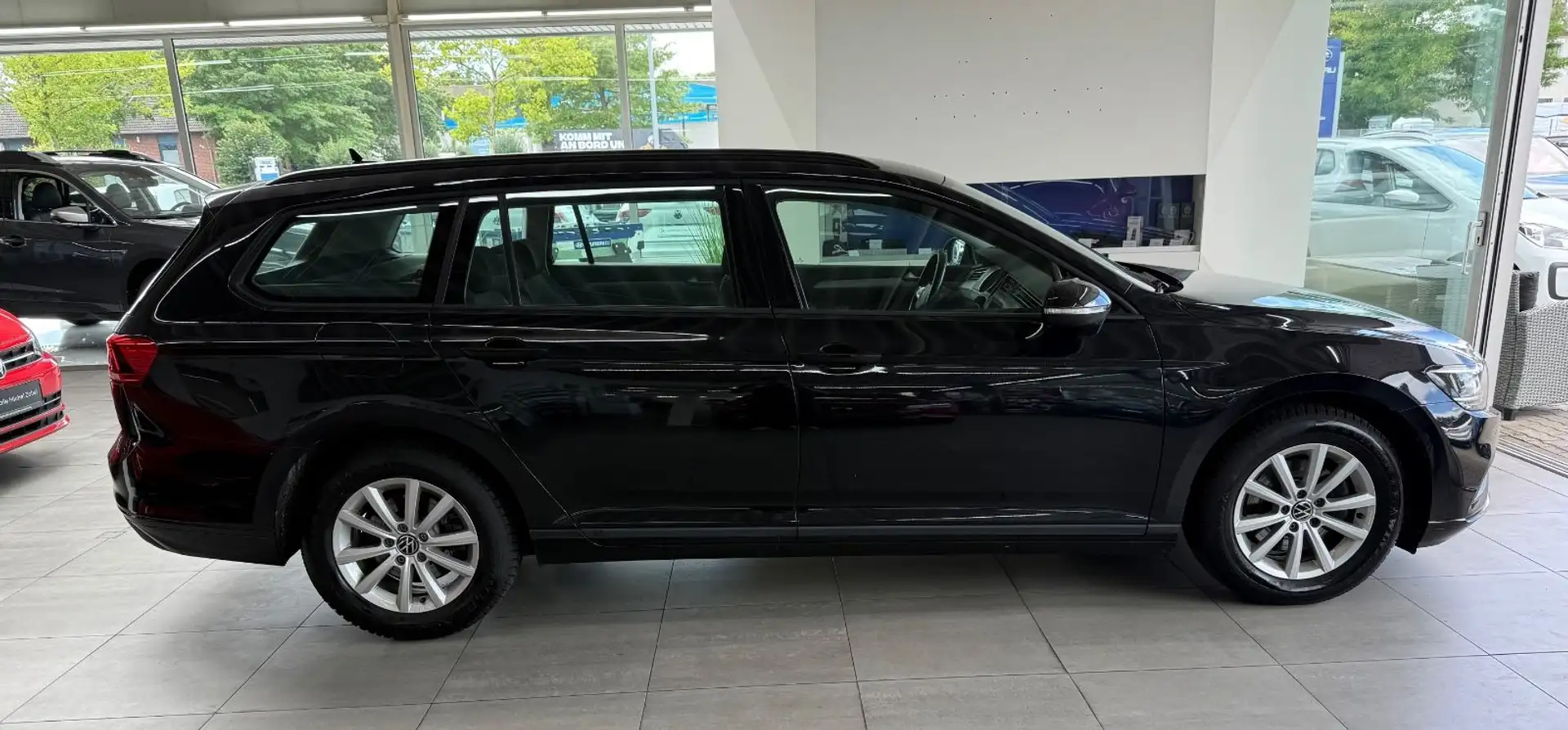 Volkswagen Passat Variant Passat*Variant*Navi*App Con*Lane*AHK* Schwarz - 2