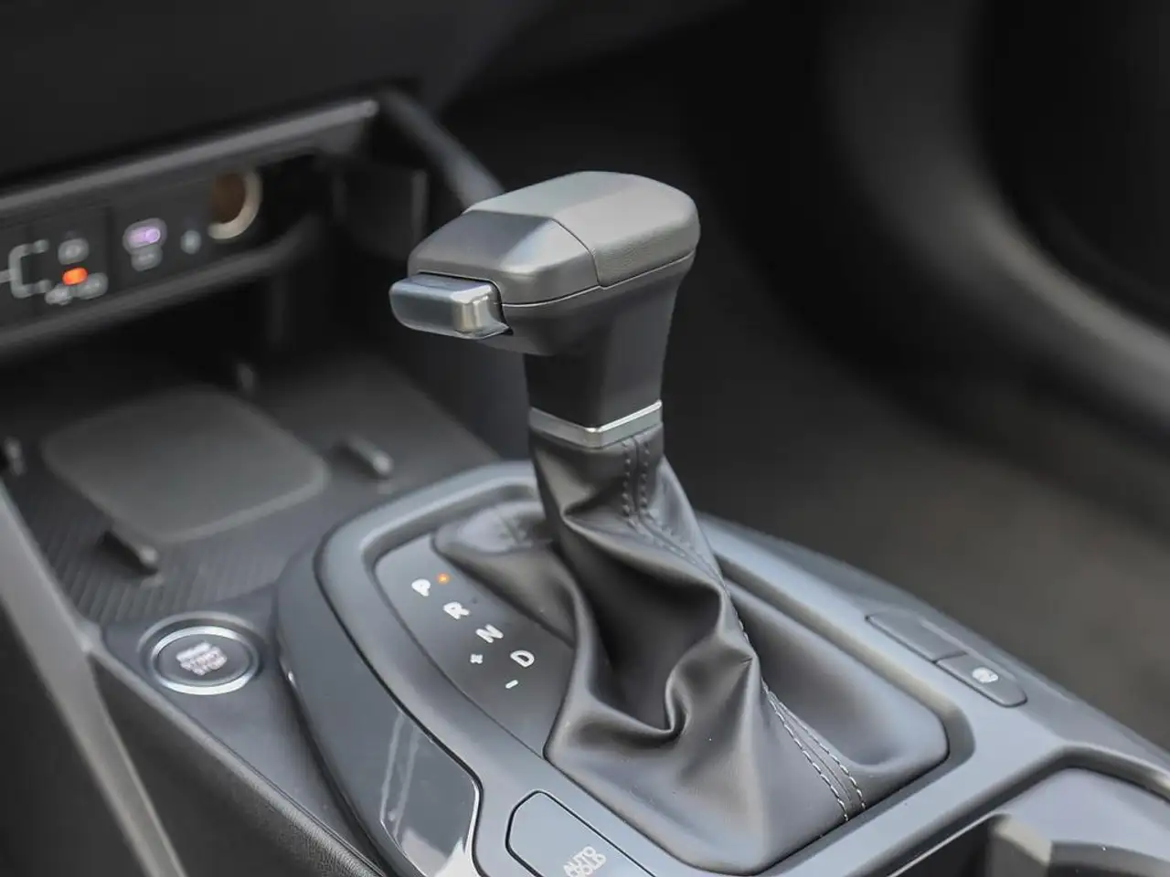 Kia K4 снимка Kia K4