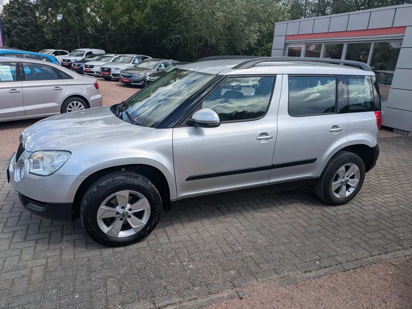 Skoda Yeti Active Plus Edition Grau - 2