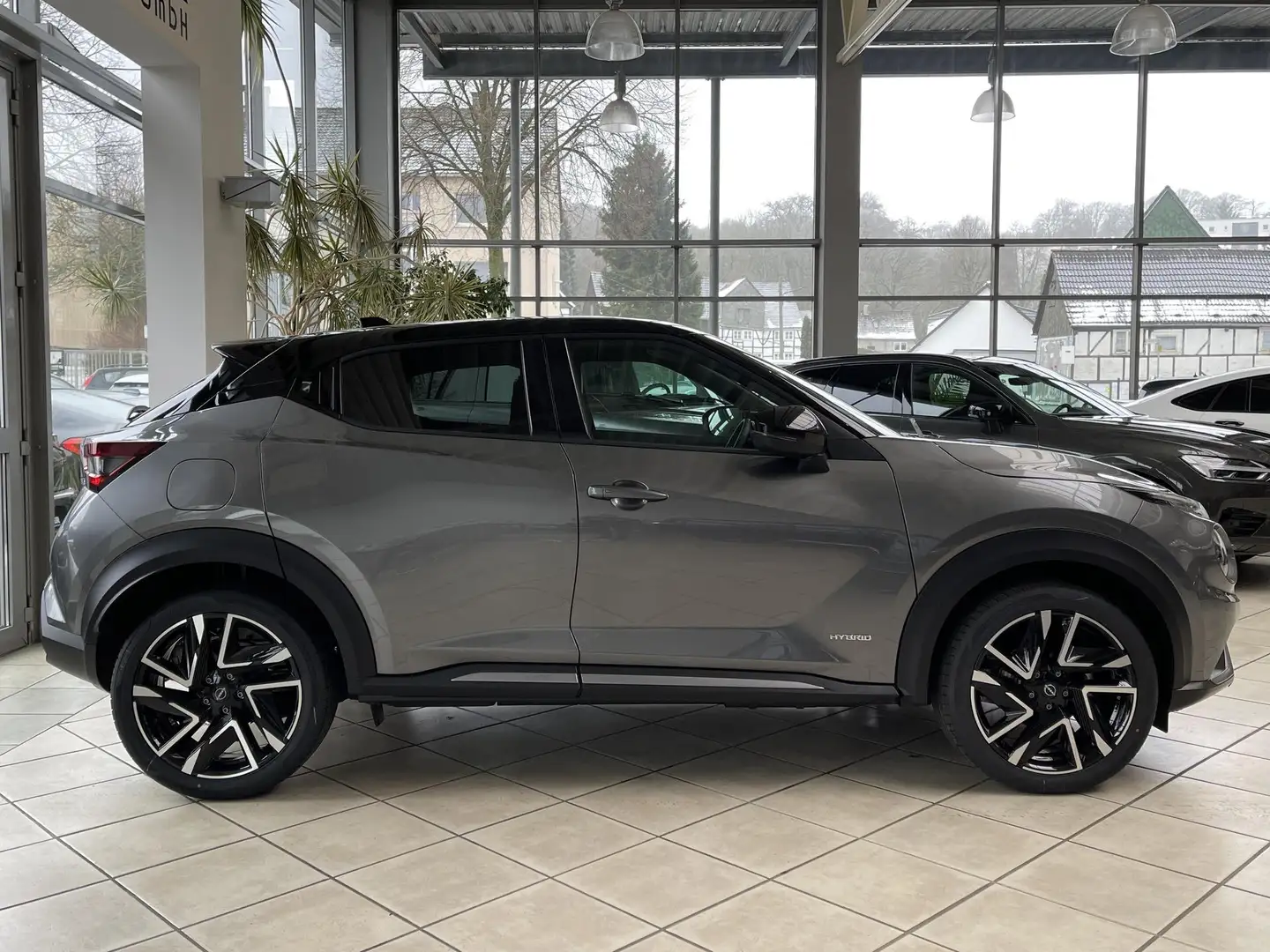 Nissan Juke Juke1.6 Hybrid N-Design*NAV*RFK*KEYLESS*CARPLAY Grau - 2