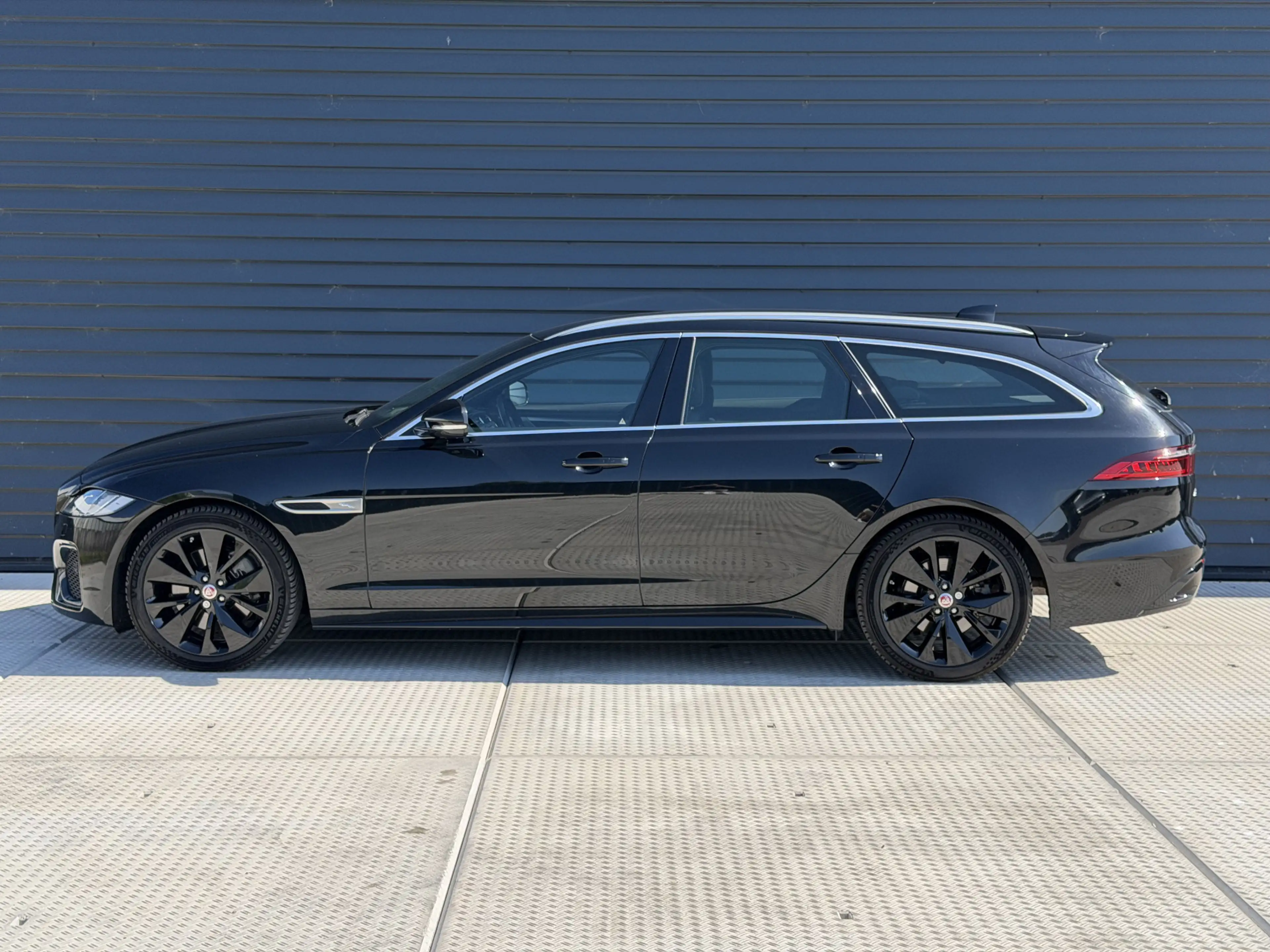 Jaguar XF Sportbrake 2.0 P250 R-Dynamic Black | Leder | Memo — photo 7