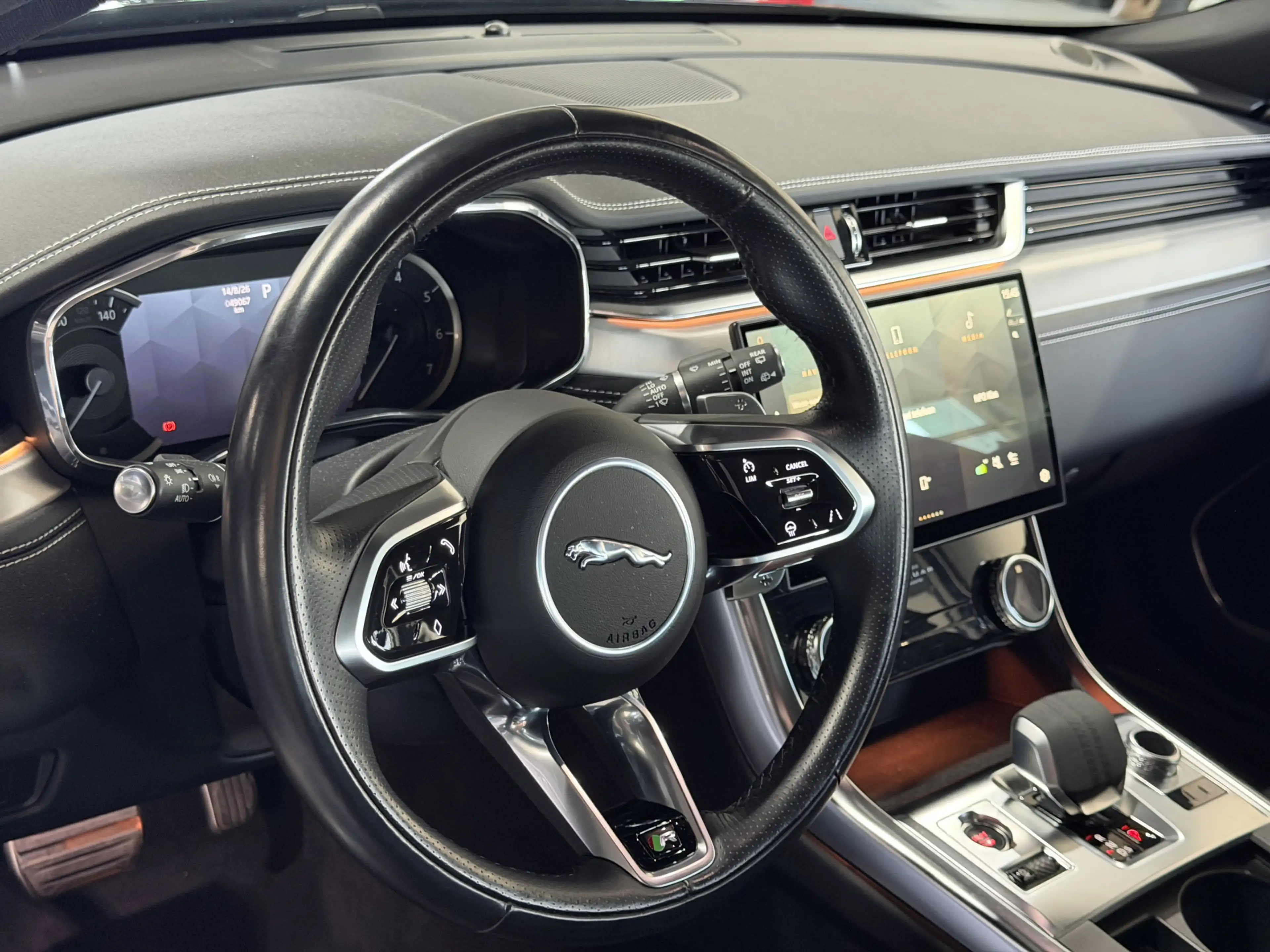 Jaguar XF Sportbrake 2.0 P250 R-Dynamic Black | Leder | Memo — photo 9