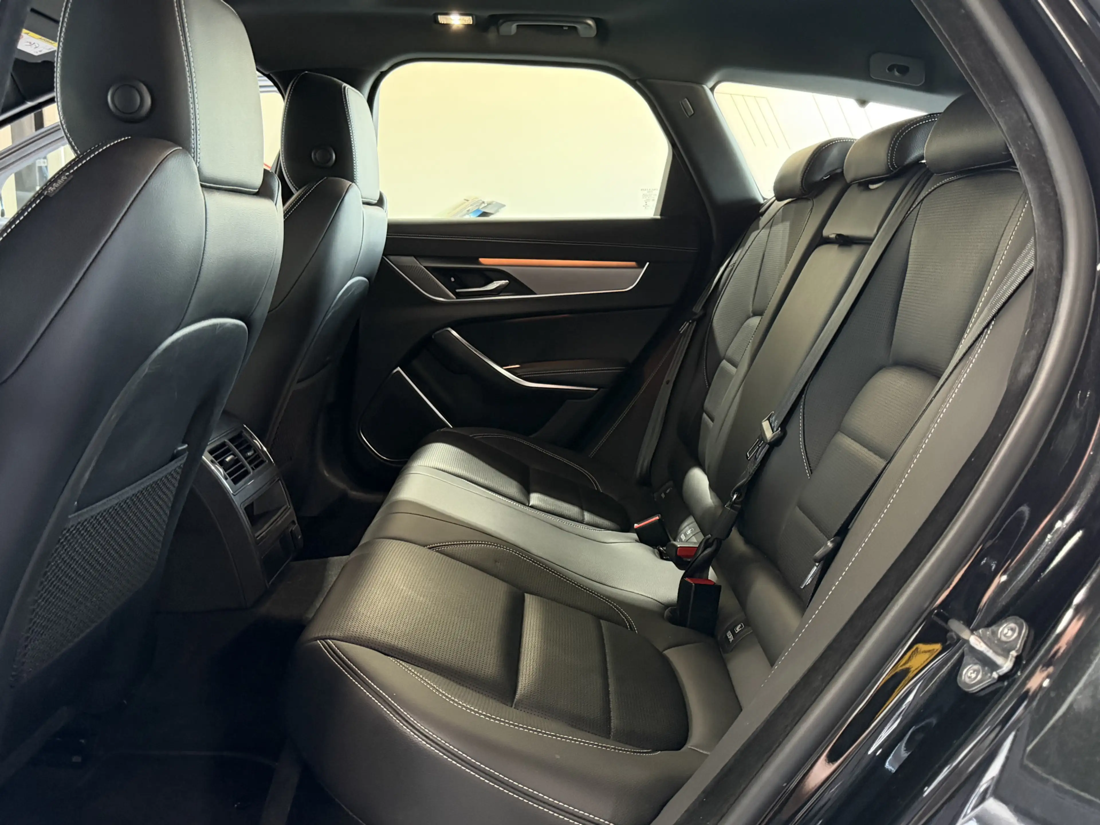 Jaguar XF Sportbrake 2.0 P250 R-Dynamic Black | Leder | Memo — photo 13