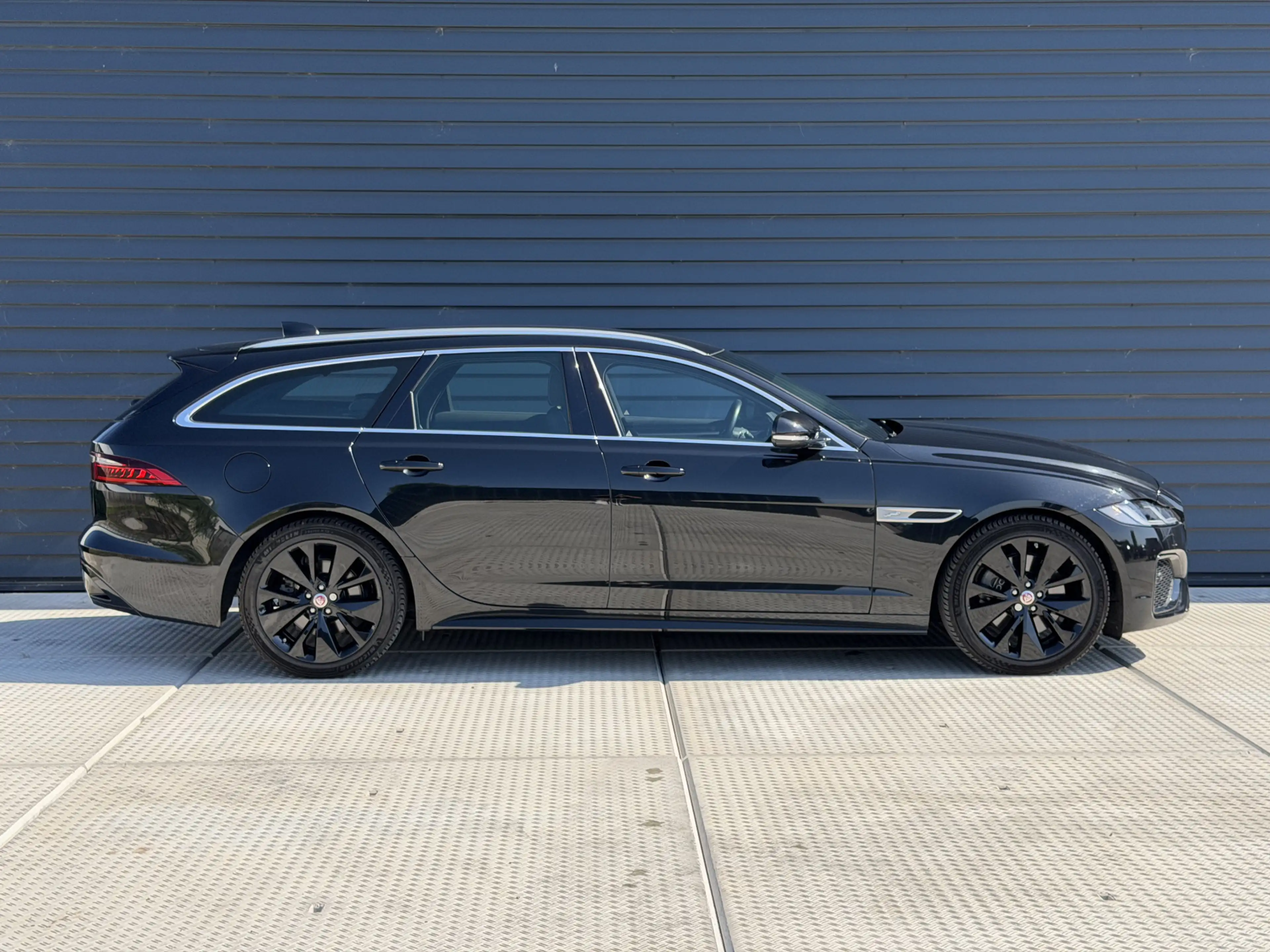 Jaguar XF Sportbrake 2.0 P250 R-Dynamic Black | Leder | Memo — photo 6
