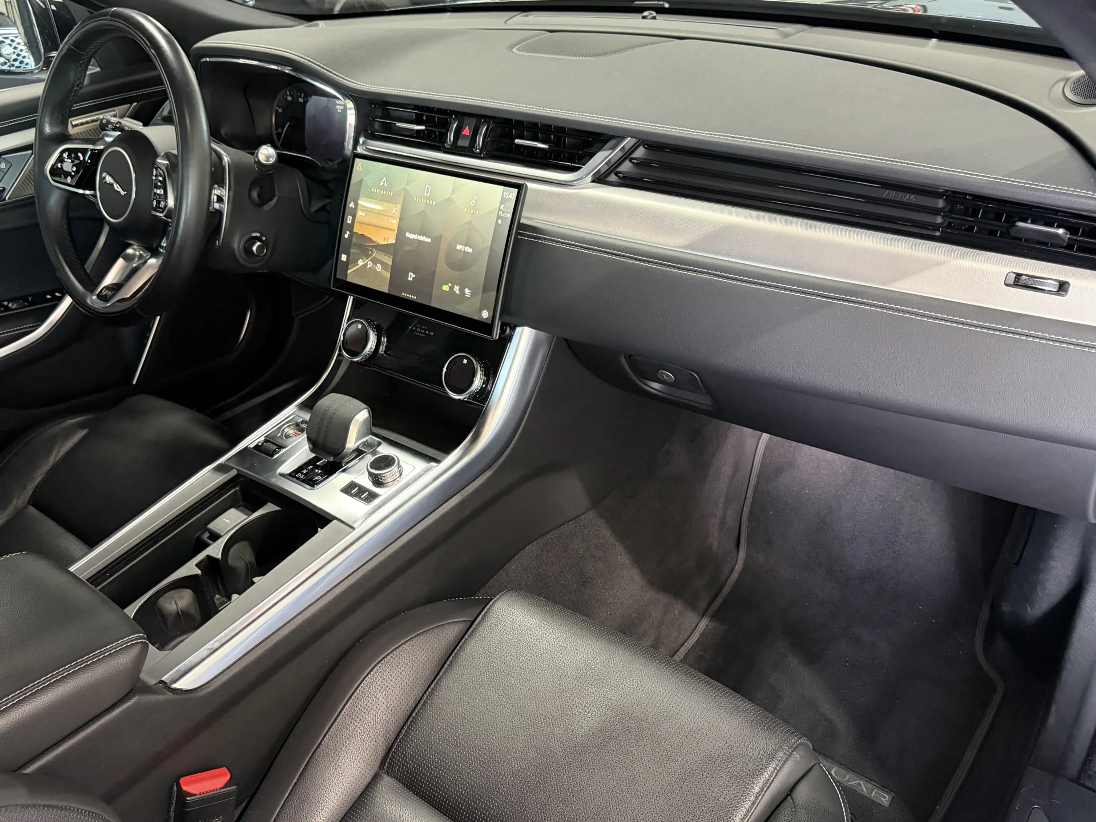 Jaguar XF Sportbrake 2.0 P250 R-Dynamic Black | Leder | Memo — photo 11