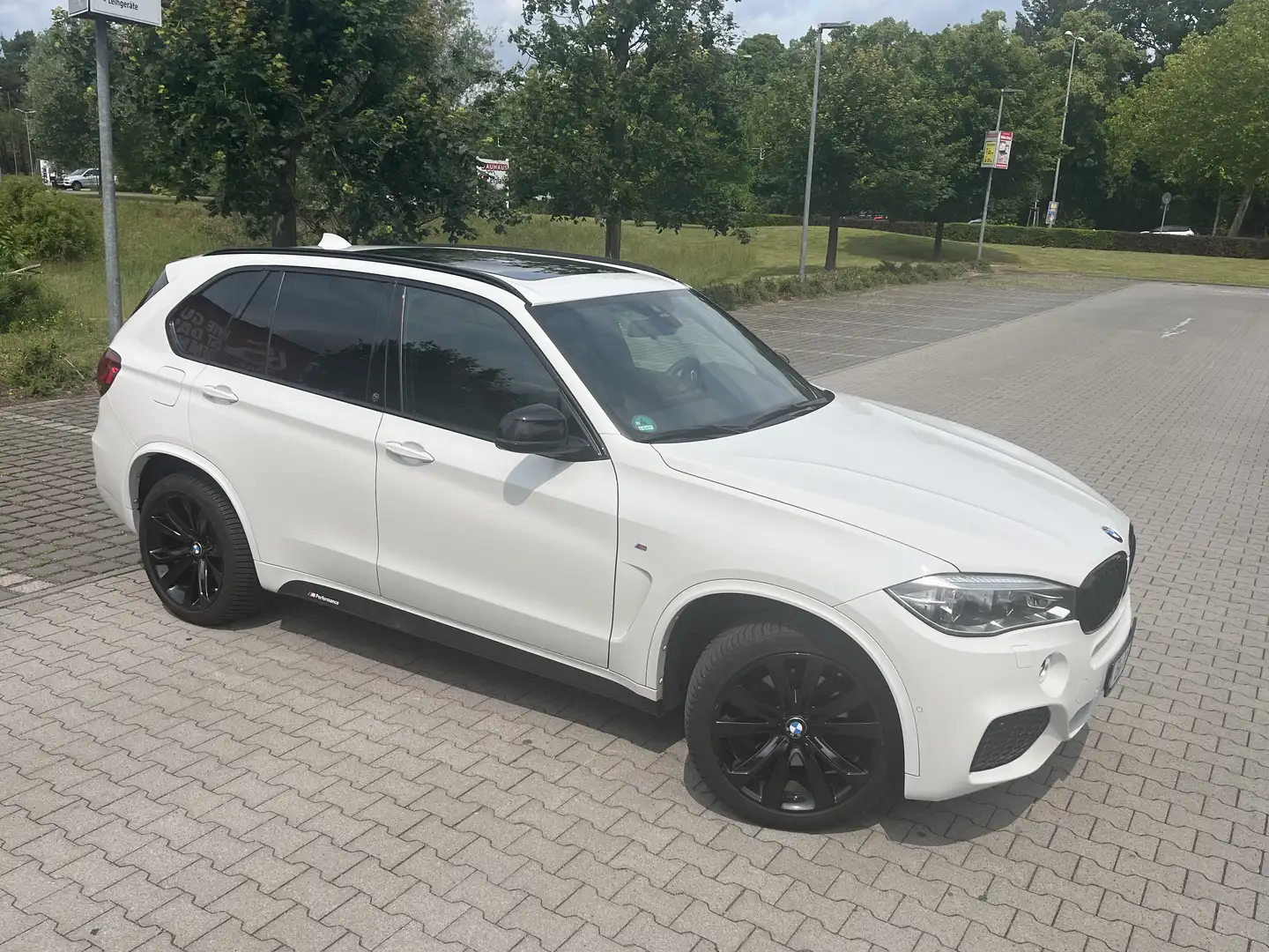 BMW X5 xDrive30d M-Performance/AHK/LEDER/HUD/PANO - 1