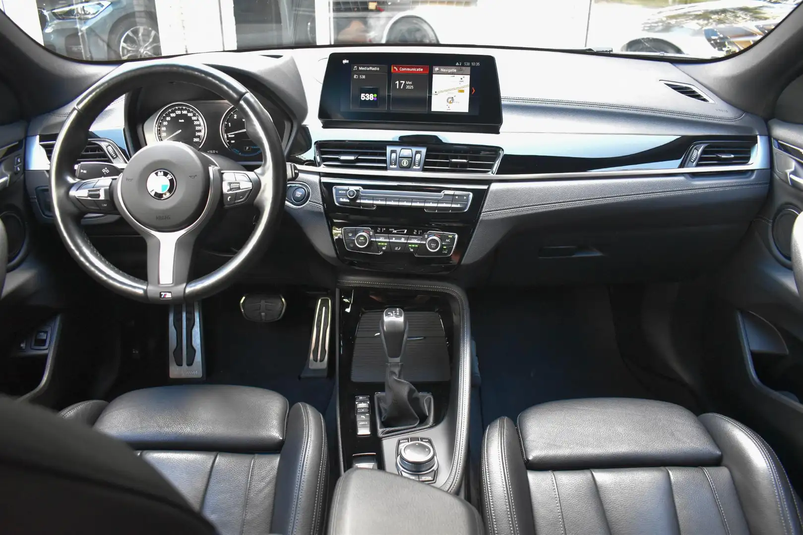 BMW X2 xDrive25e High Executive M-Sport Leder Pano NL Aut Grijs - 2