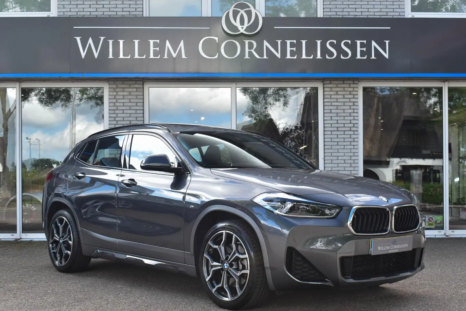 BMW X2 xDrive25e High Executive M-Sport Leder Pano NL Aut Grijs - 1