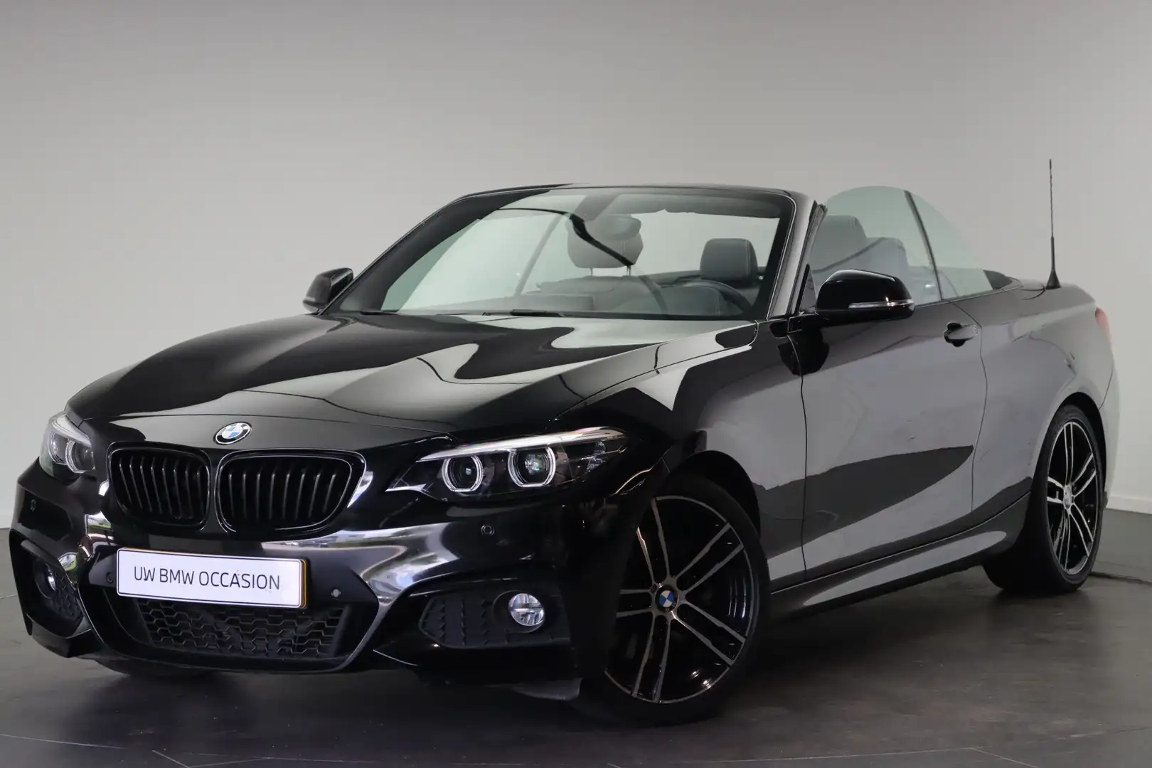 BMW 220 2 Serie Cabrio 220i High Executive M Sport Automaa Zwart - 2