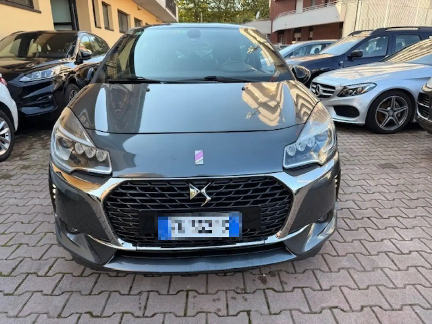 DS Automobiles DS 3 BlueHDi 100 Performance Line Gris - 2