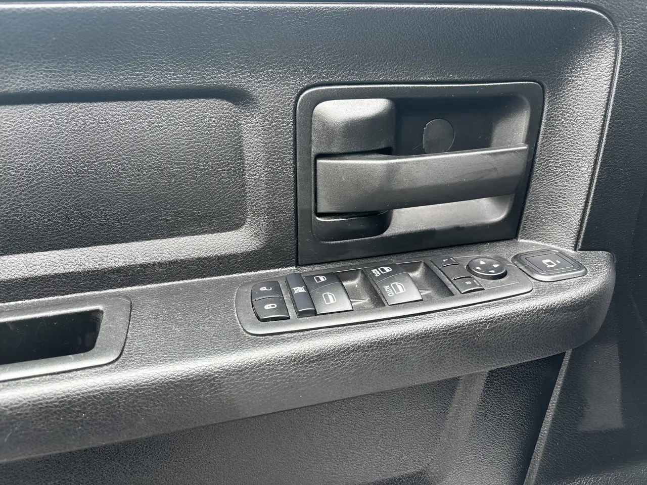 RAM 2500 снимка RAM 2500