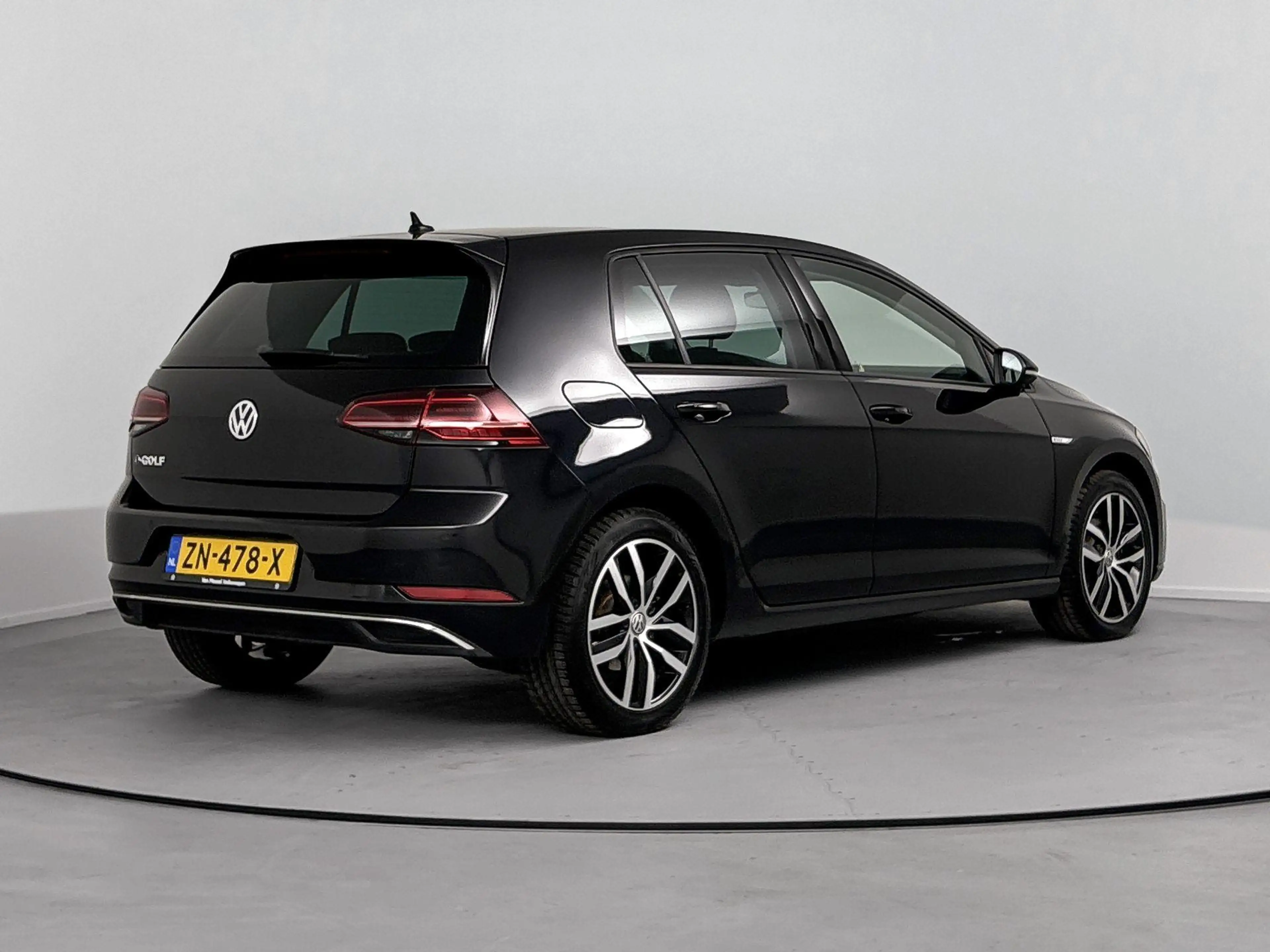 Volkswagen e-Golf e-Golf — photo 4