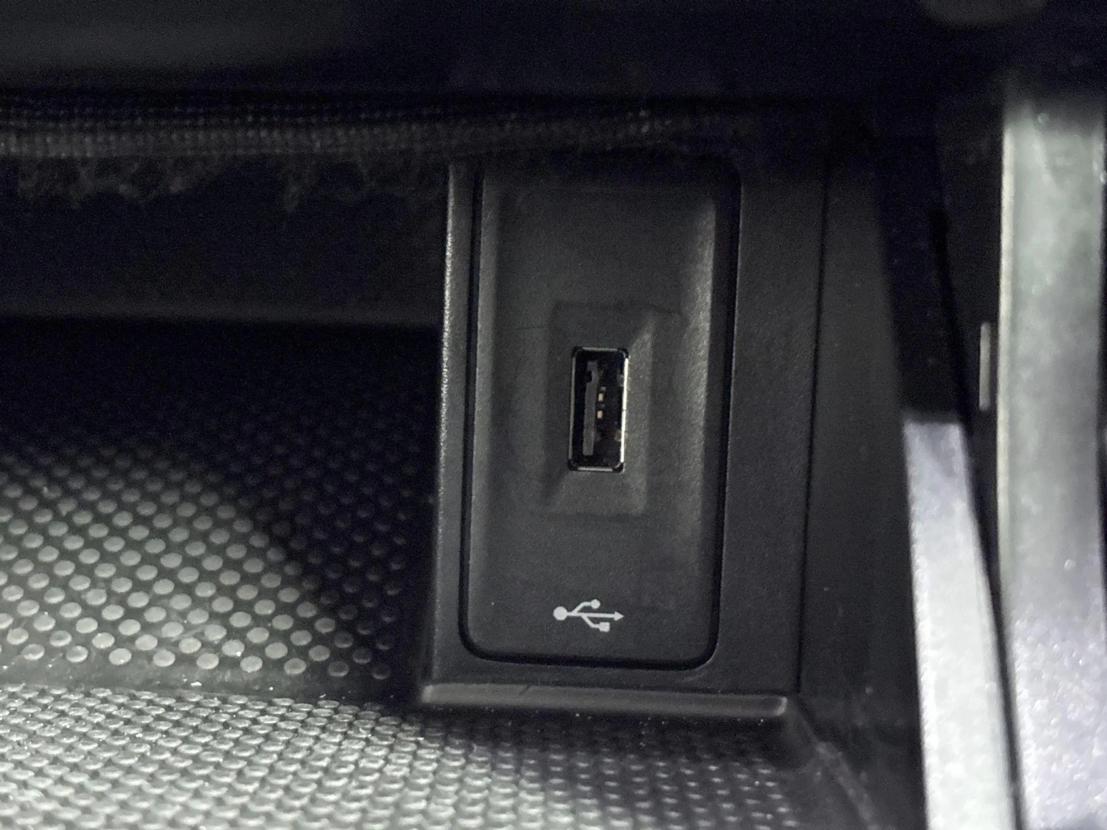 Volkswagen e-Golf e-Golf — photo 13