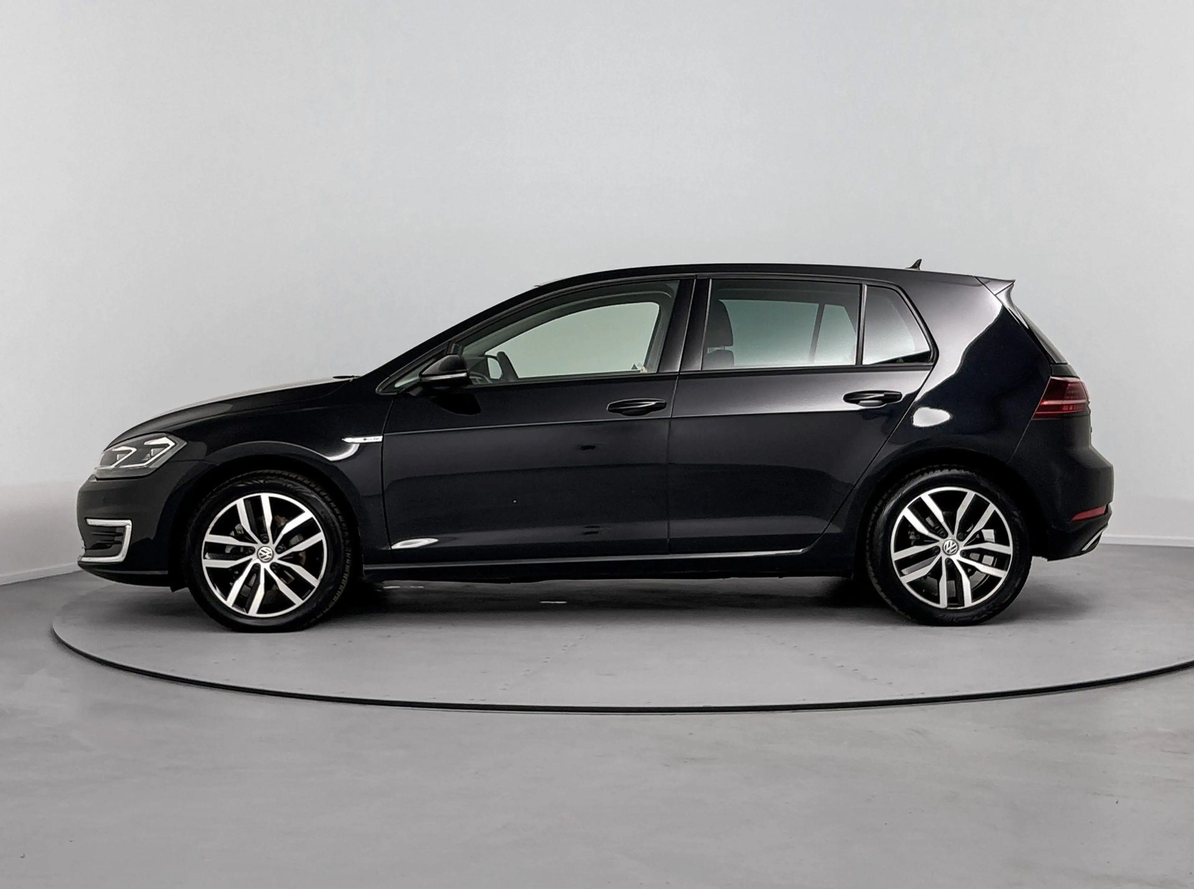 Volkswagen e-Golf e-Golf — photo 2