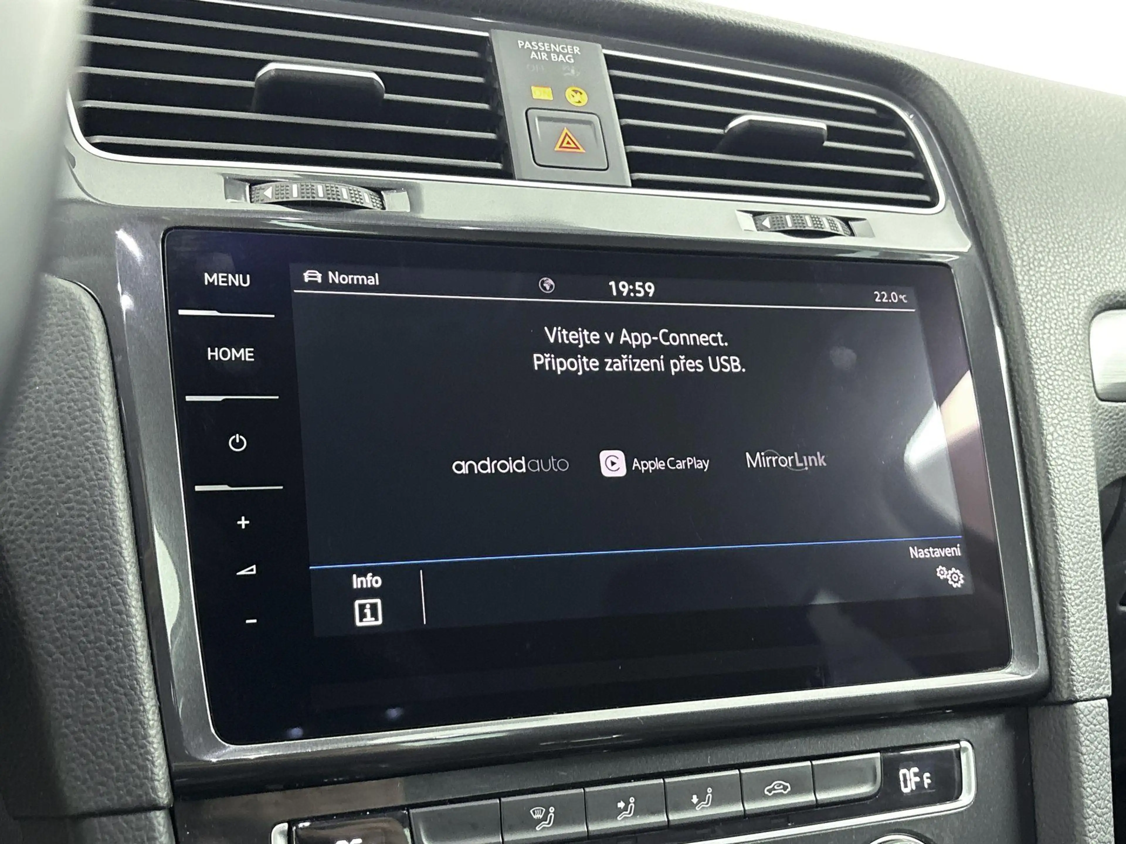 Volkswagen e-Golf e-Golf — photo 12