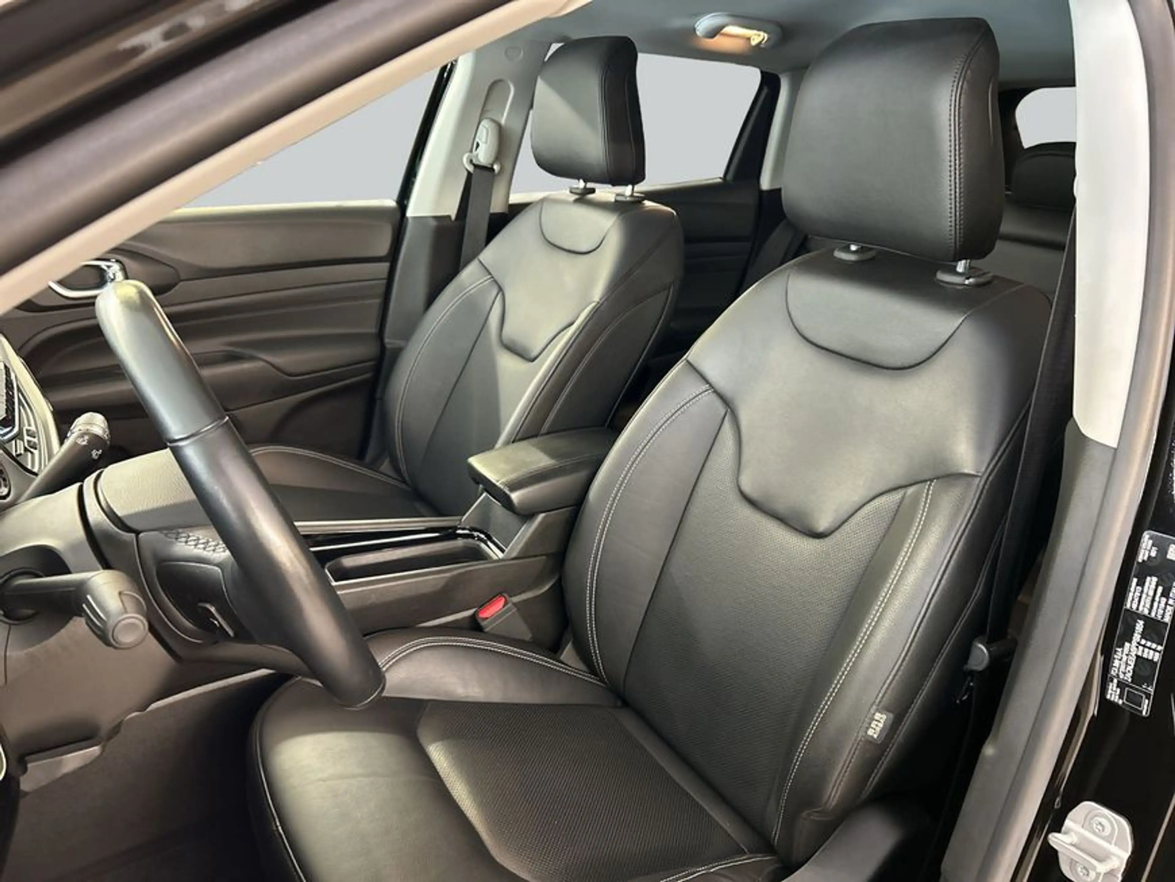 Jeep Compass 1.5 GSE T4 48V e-Hybrid — photo 10