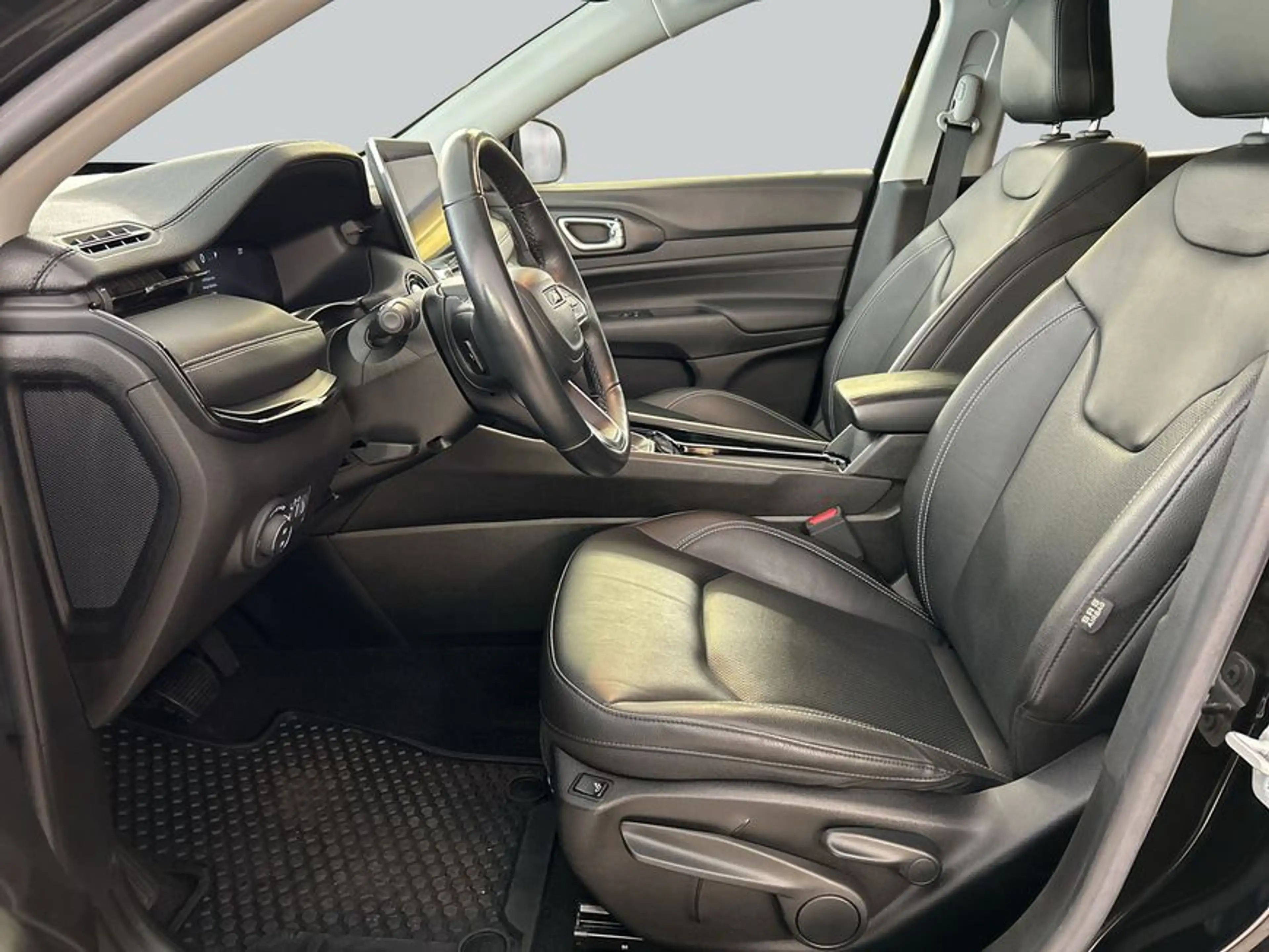 Jeep Compass 1.5 GSE T4 48V e-Hybrid — photo 9