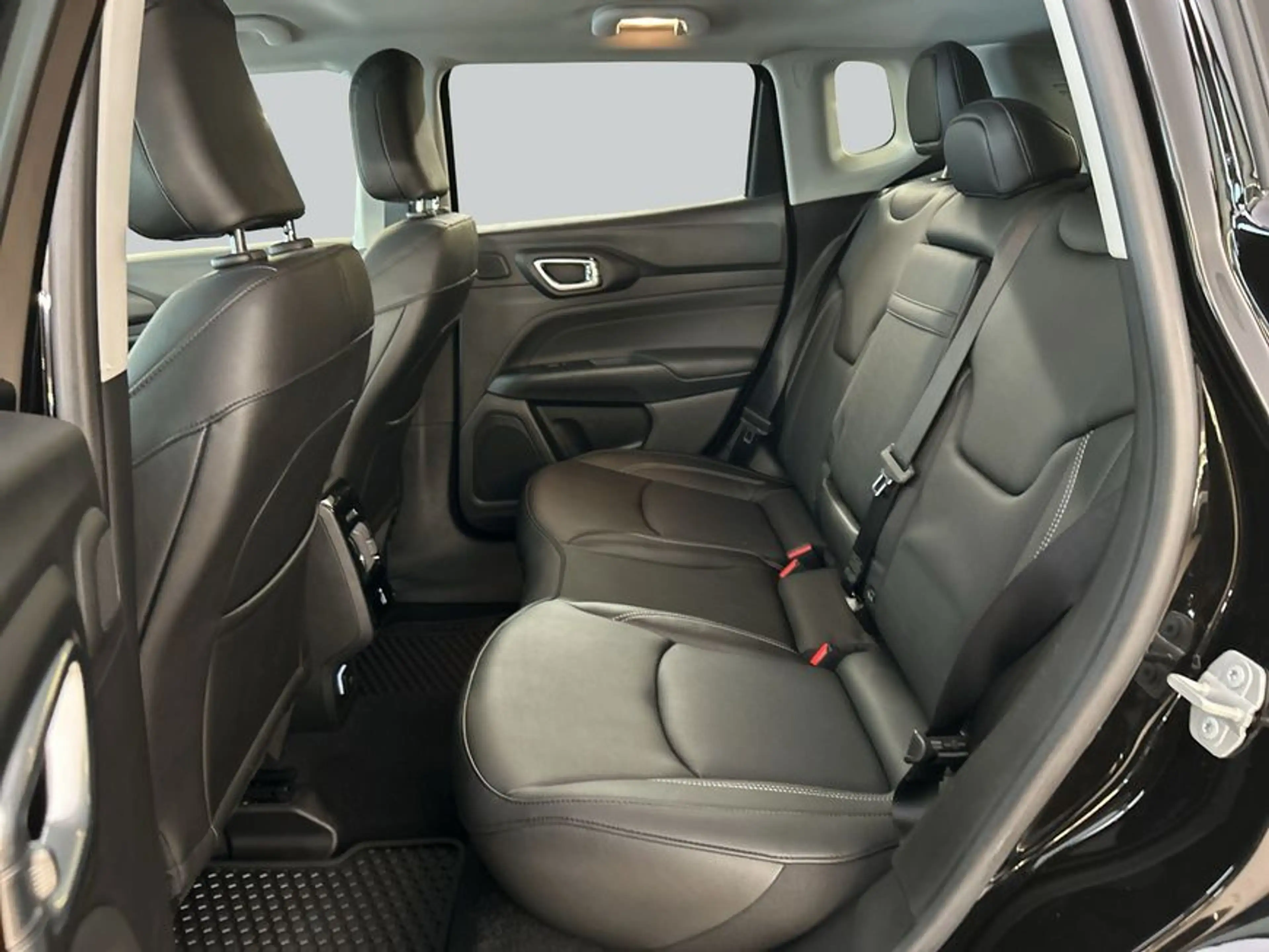 Jeep Compass 1.5 GSE T4 48V e-Hybrid — photo 11