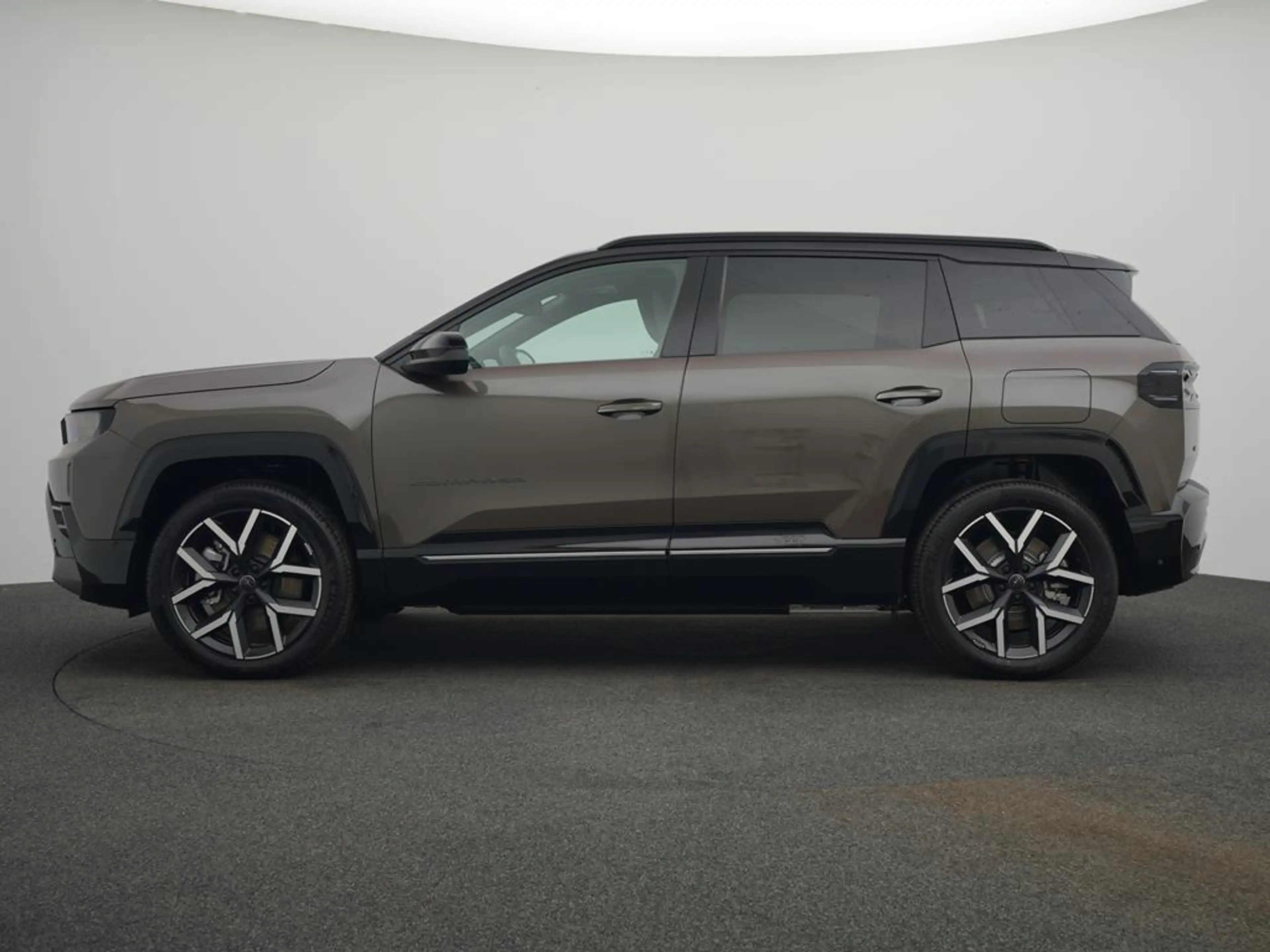 Jeep Compass Elektro Summit — photo 5
