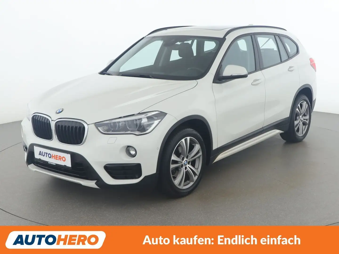 BMW X1 sDrive 18i Sport Line Weiß - 1