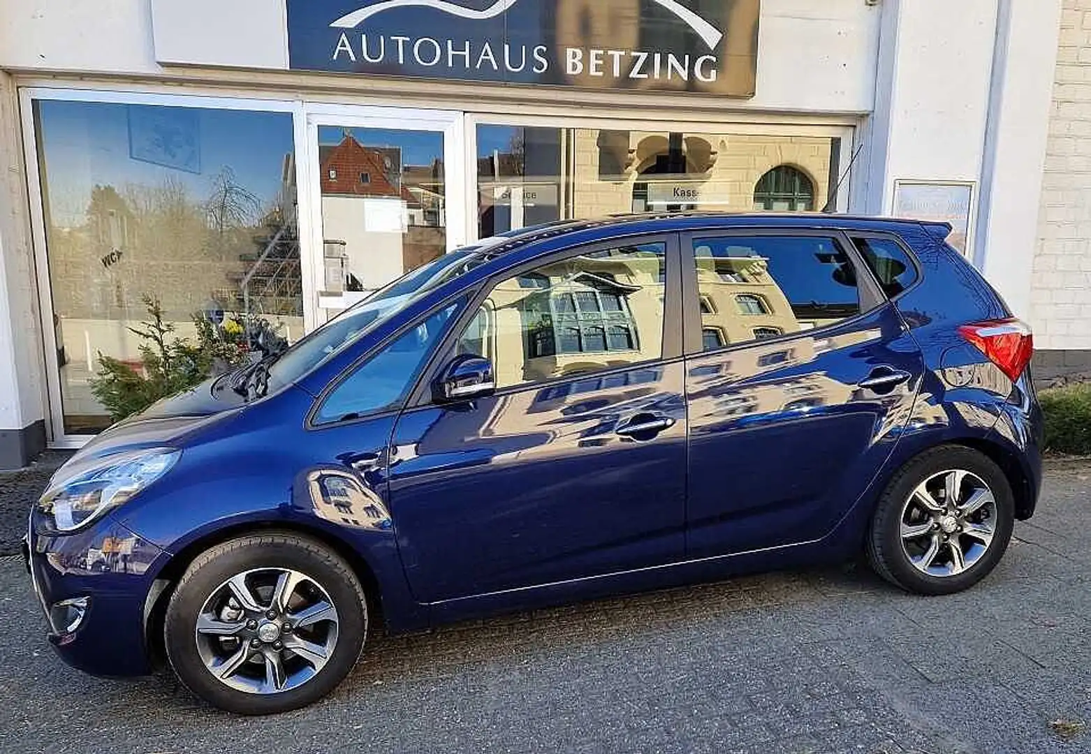 Hyundai iX20 1,6 AT  Kamera Blau - 1