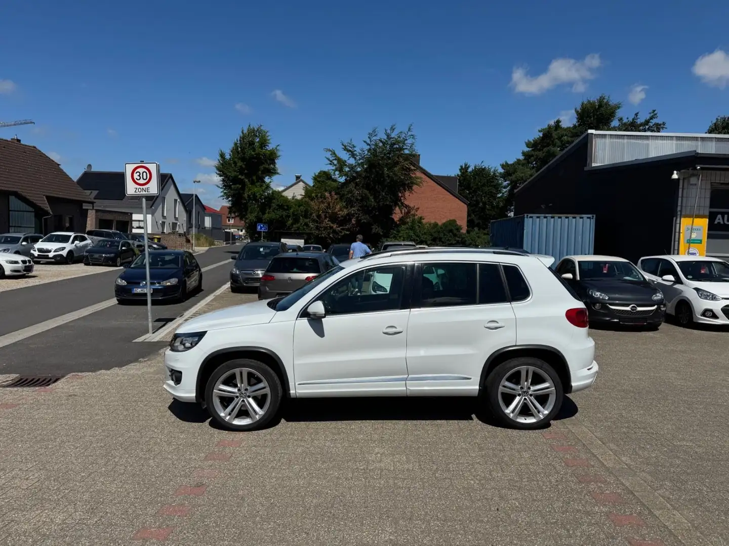 Volkswagen Tiguan Sport & Style 4Motion R-LINE Excklusive ! Weiß - 2