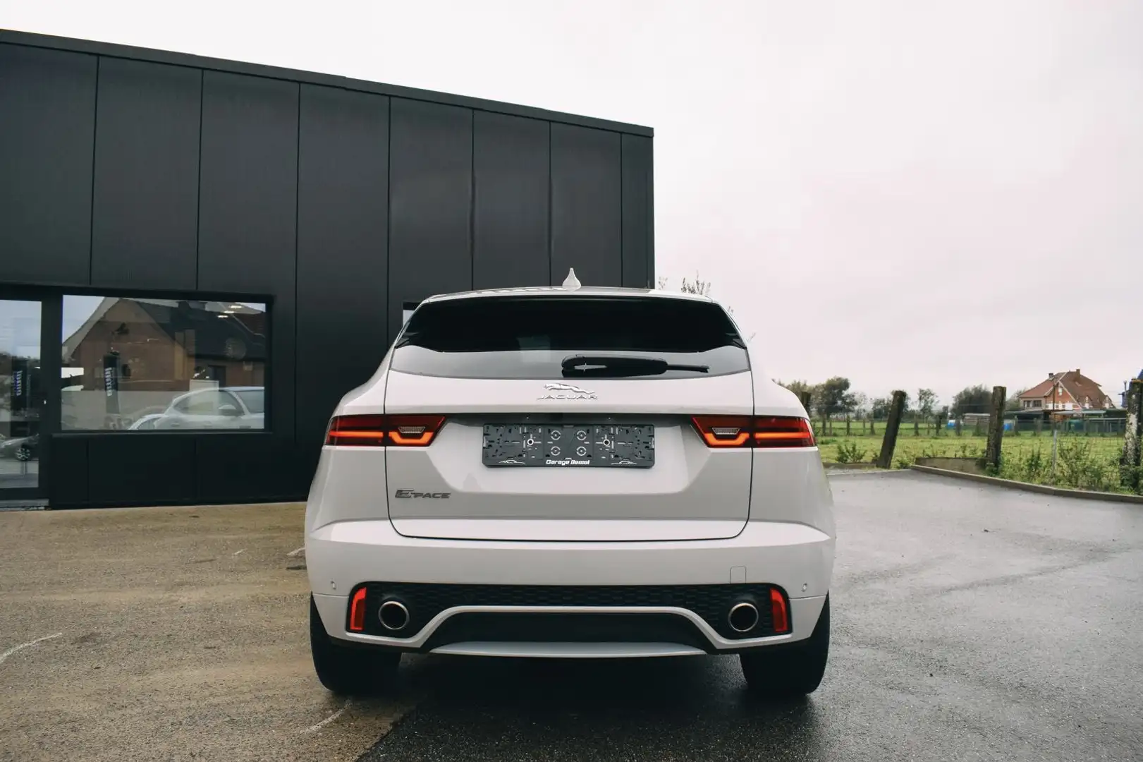 Jaguar E-Pace D150 AWD Aut. R-Dynamic - 2