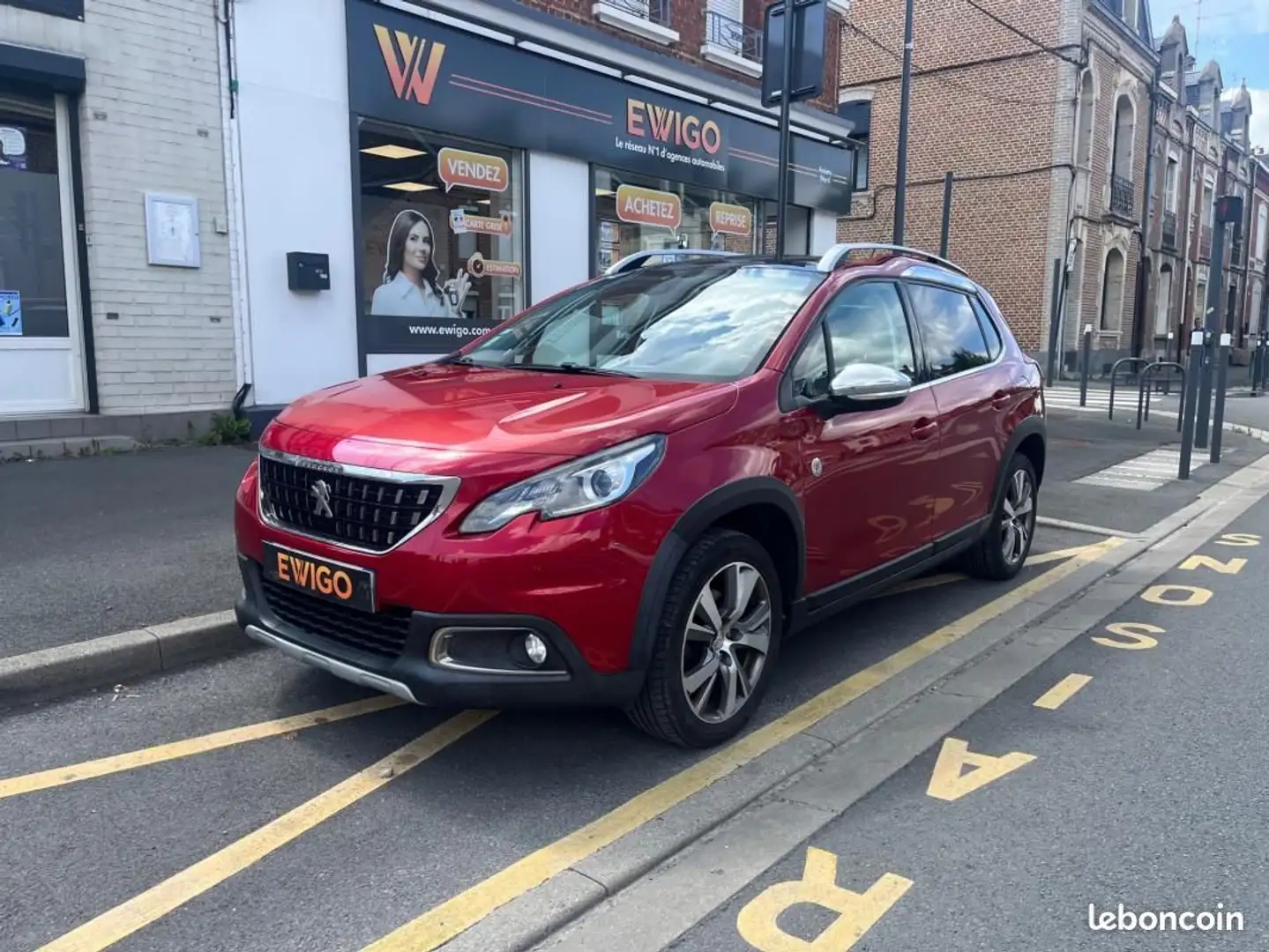Peugeot 2008 GENERATION-I 1.6 BLUEHDI 120 ALLURE Rouge - 1