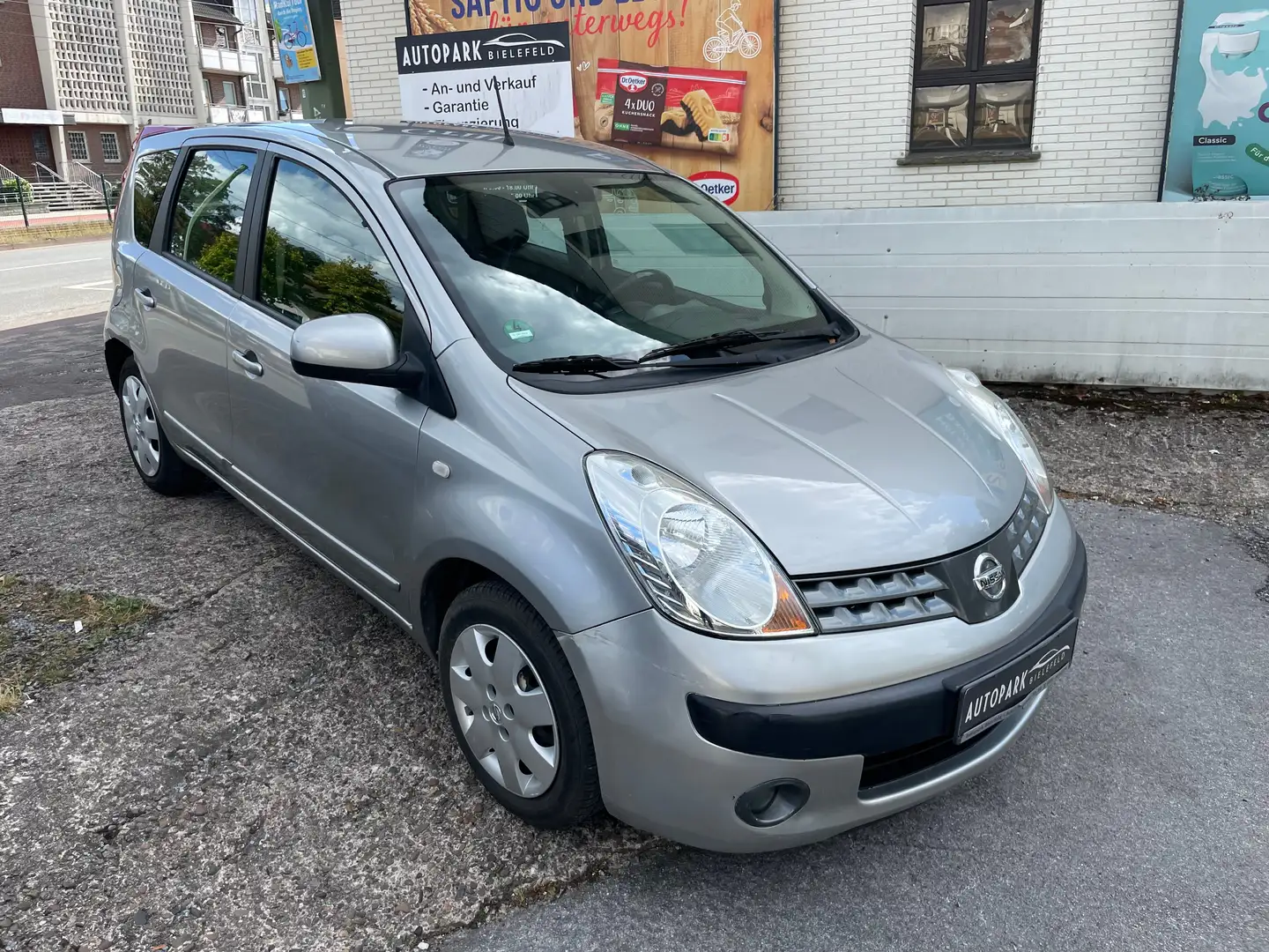 Nissan Note Note 1.4 visia / Klimaautomatik / TÜV: 10/2026 Silber - 1