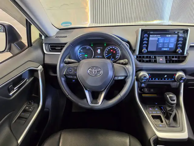 Toyota RAV4 view 3