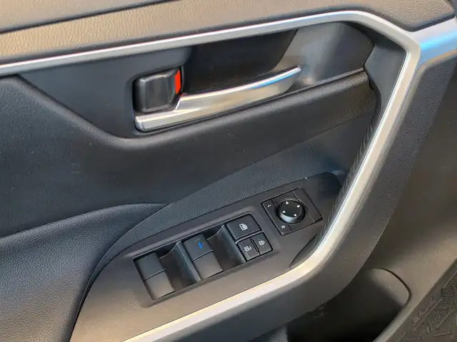 Toyota RAV4 view 16