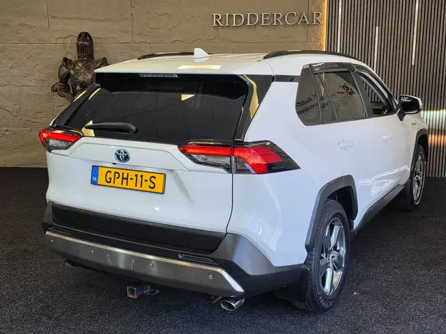 Toyota RAV4 view 2