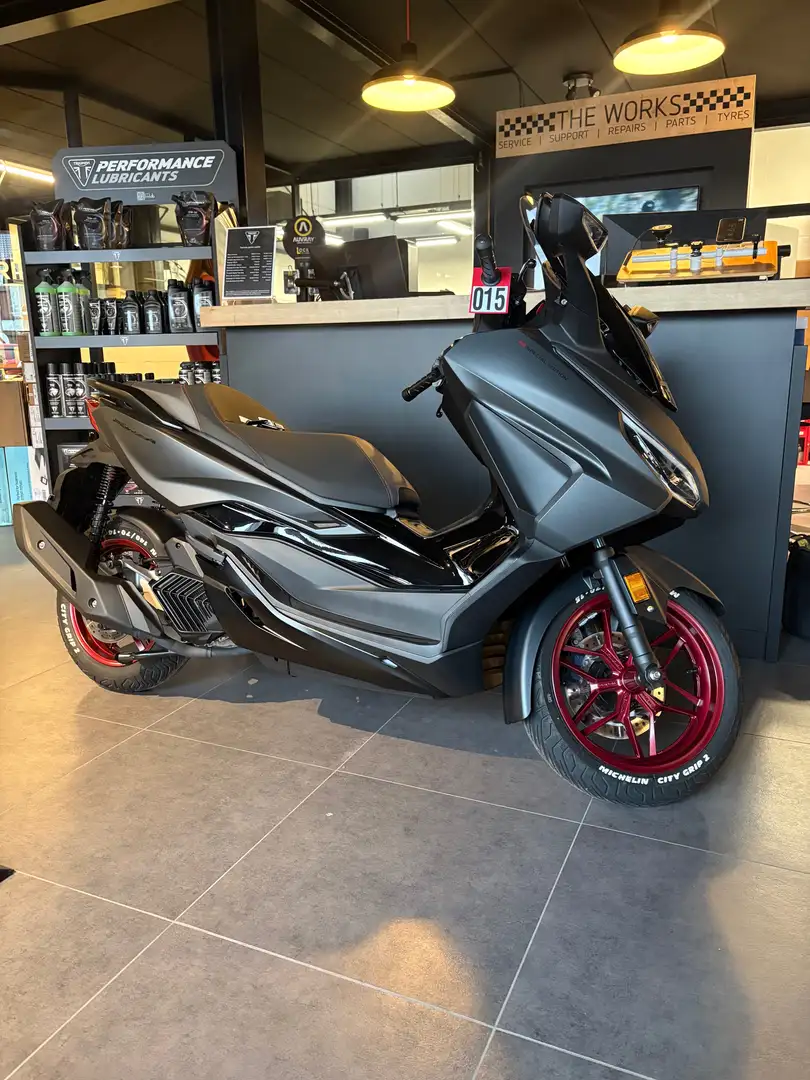 Honda Forza 125 Spécial édition Noir - 1