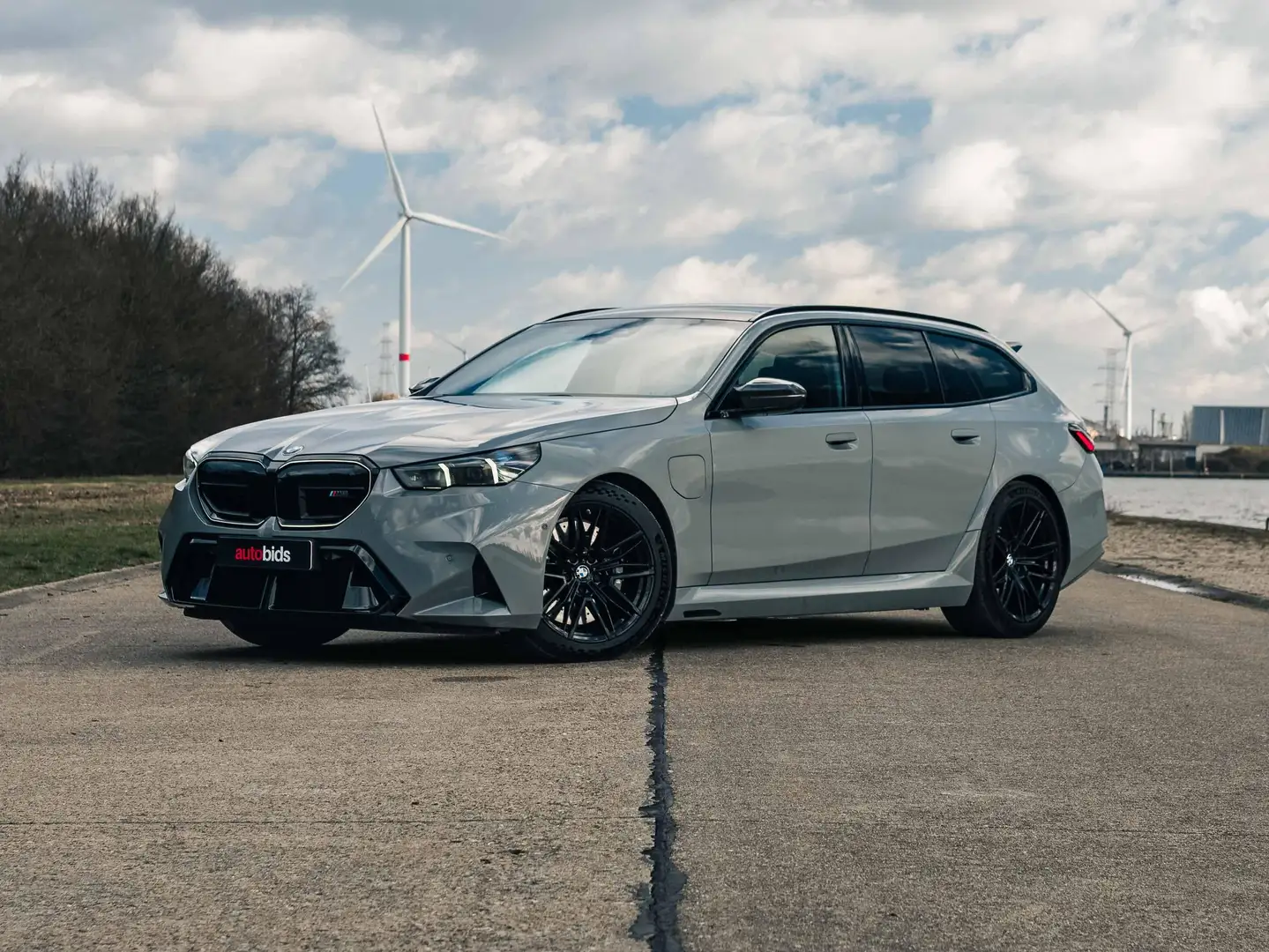 BMW M5 xDrive Touring LIME ROCK GREY Grau - 1