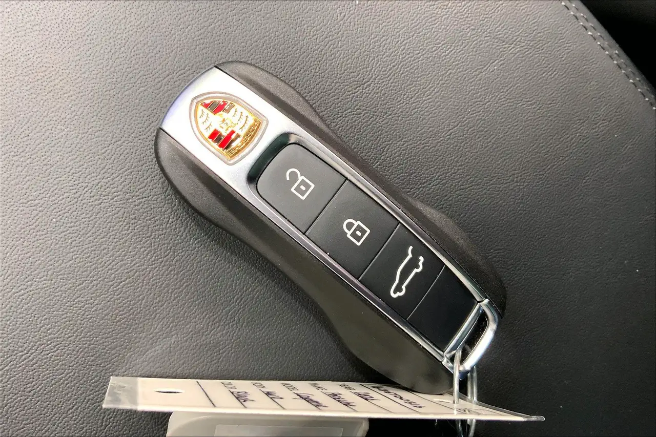 Porsche Cayenne снимка Porsche Cayenne