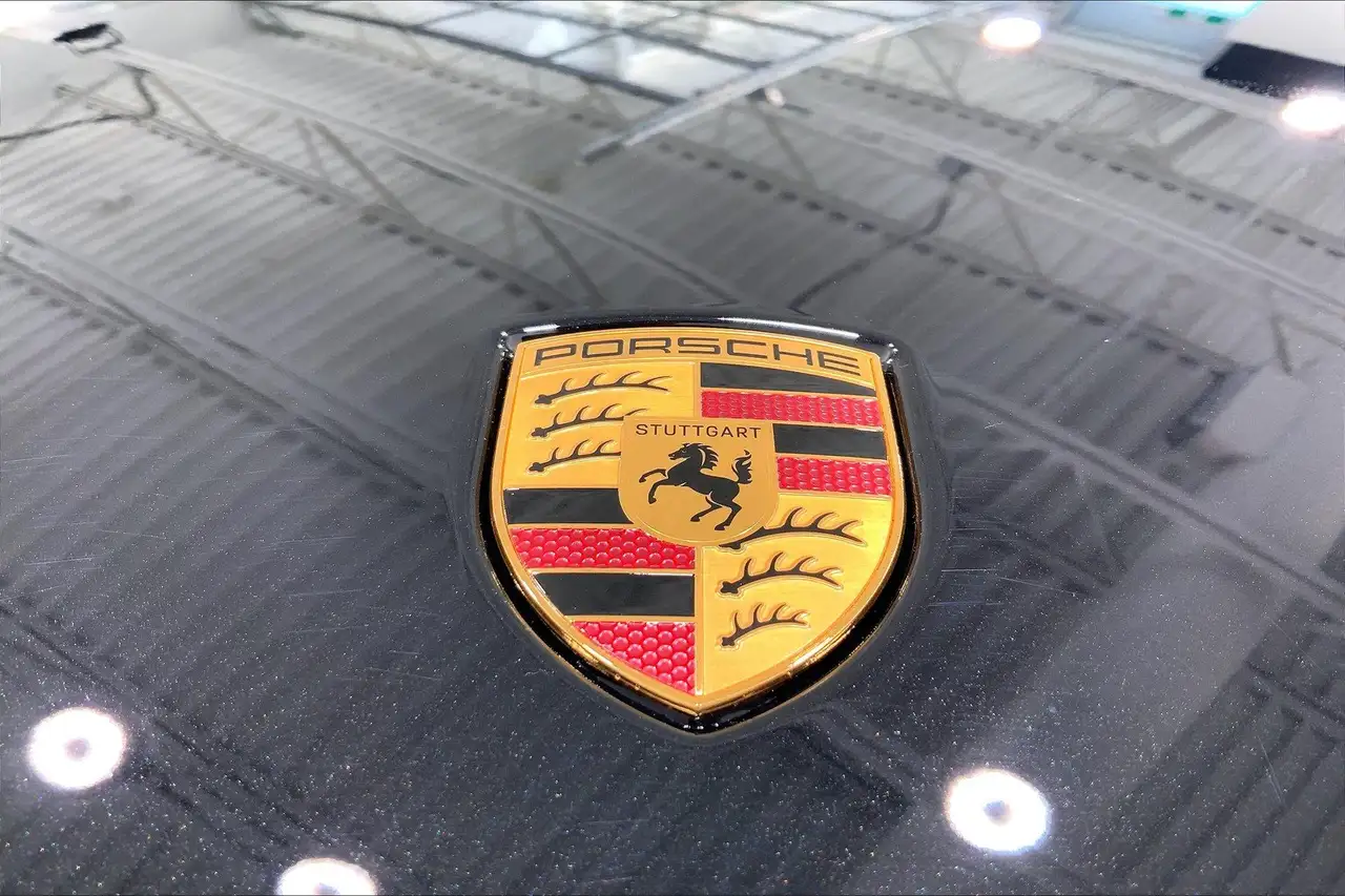 Porsche Cayenne снимка Porsche Cayenne