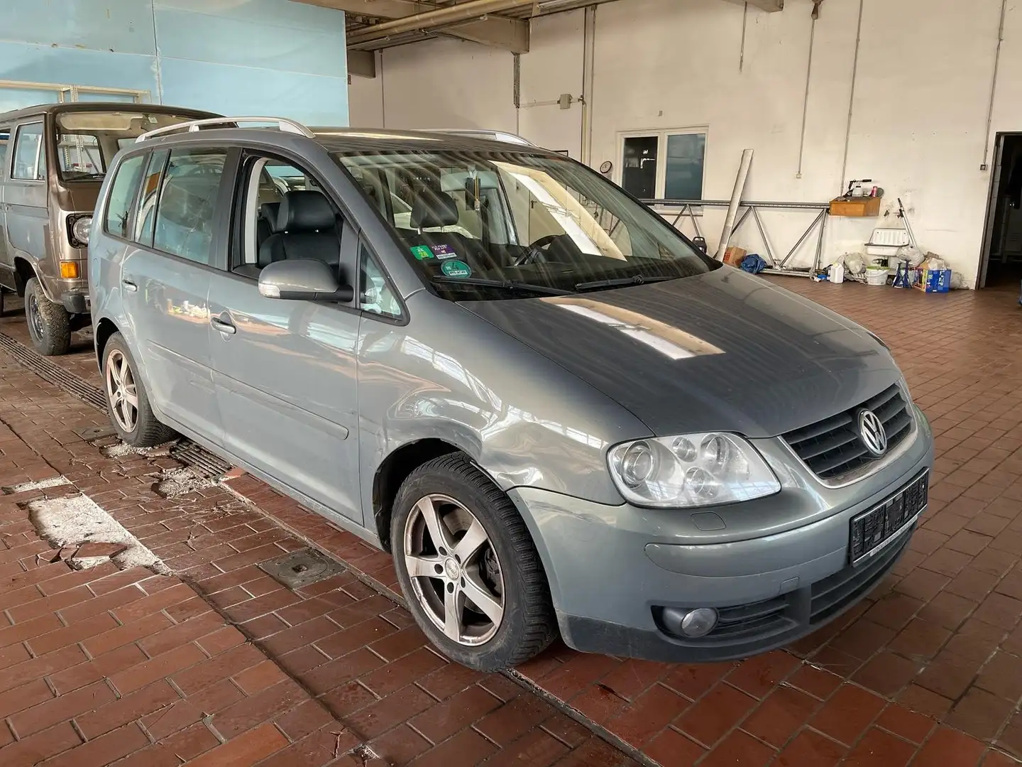 Volkswagen Touran 2.0 TDI Goal 7 Sitzer Klimatronik 125 KW Gris - 2