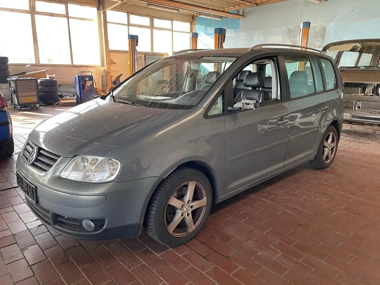 Volkswagen Touran 2.0 TDI Goal 7 Sitzer Klimatronik 125 KW Gris - 1