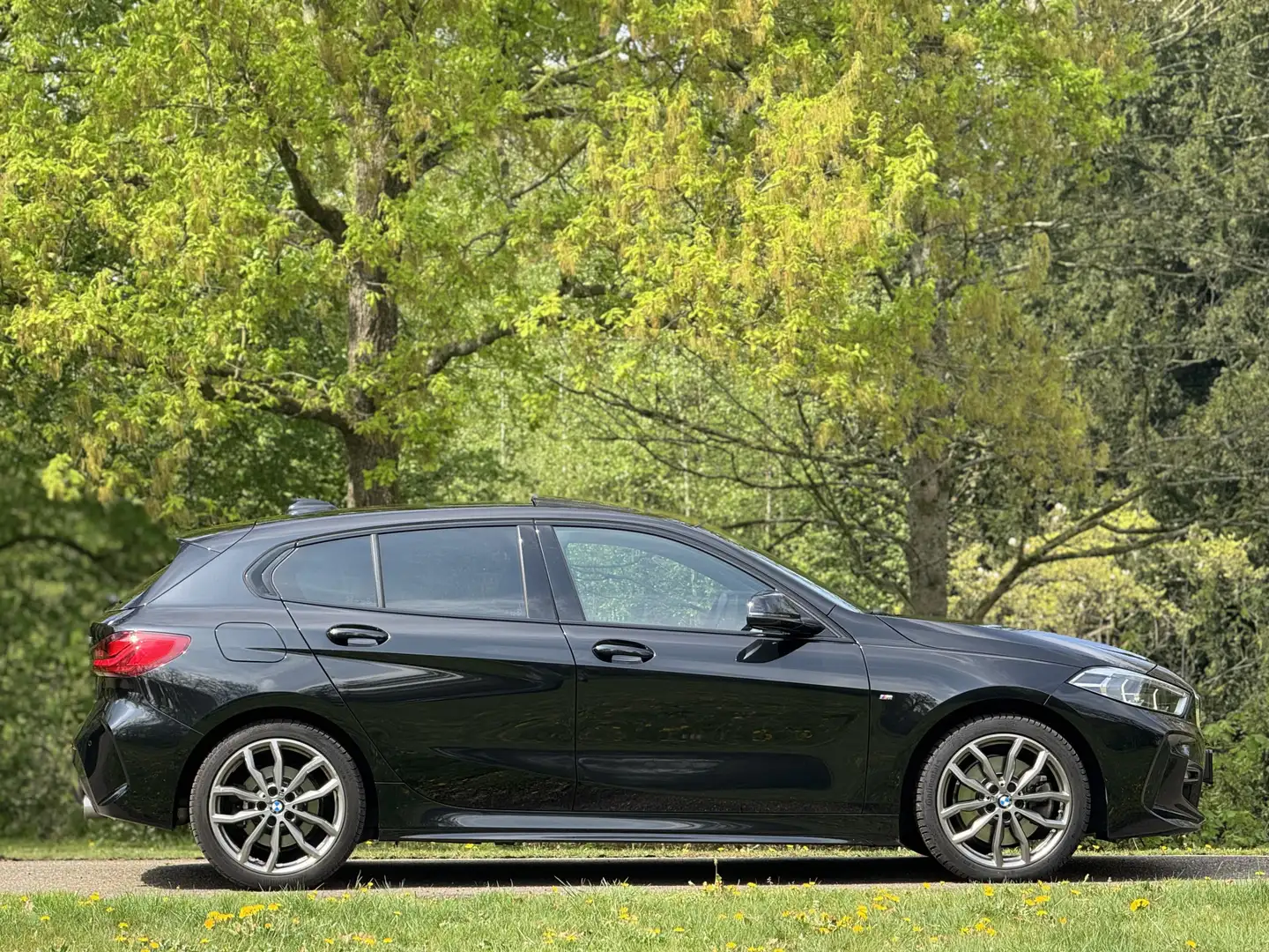 BMW 120 1-serie 120i Executive M-sport Pano-dak Černá - 2