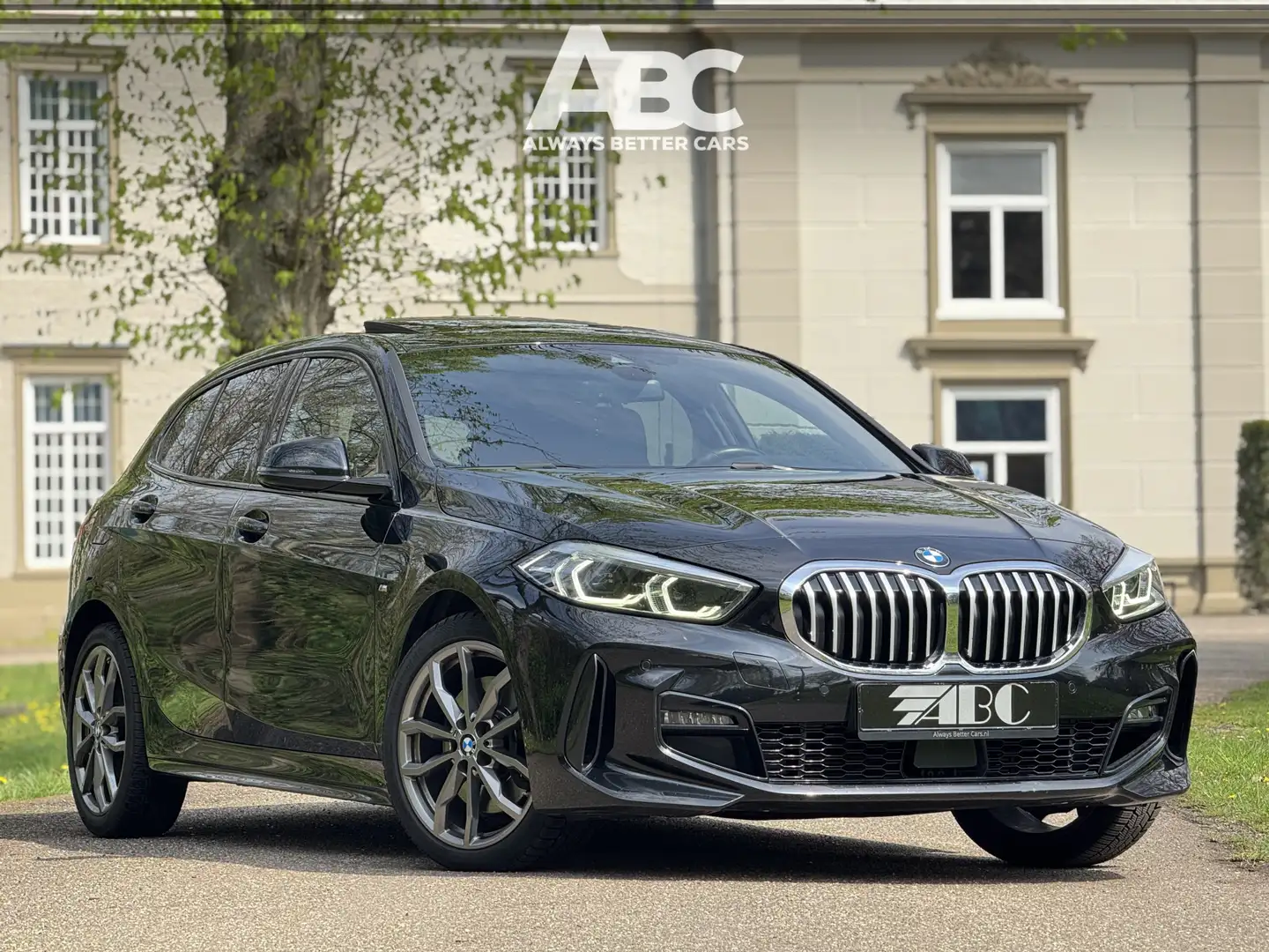 BMW 120 1-serie 120i Executive M-sport Pano-dak Černá - 1