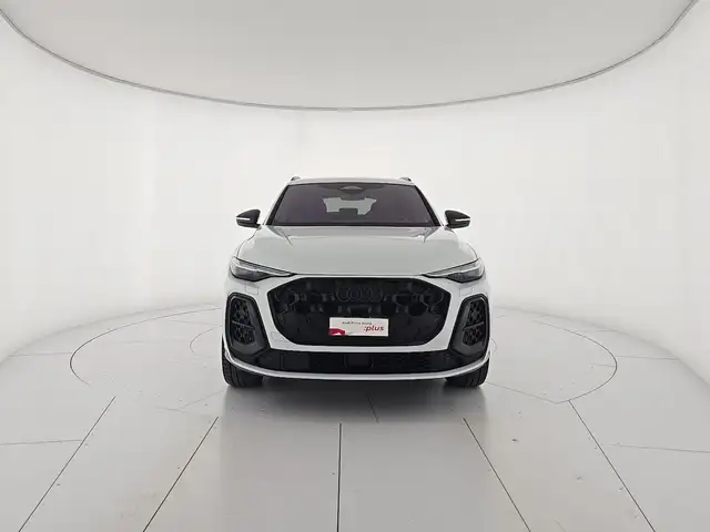 Audi Q5 view 7