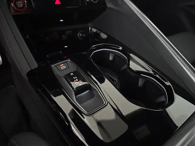 Audi Q5 view 12