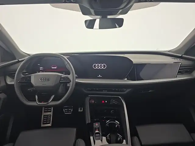 Audi Q5 view 11