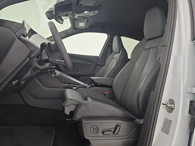 Audi Q5 view 9