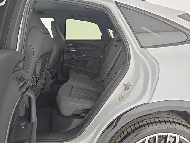Audi Q5 view 10