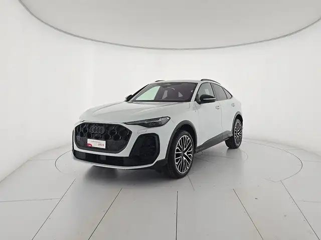 Audi Q5 main image